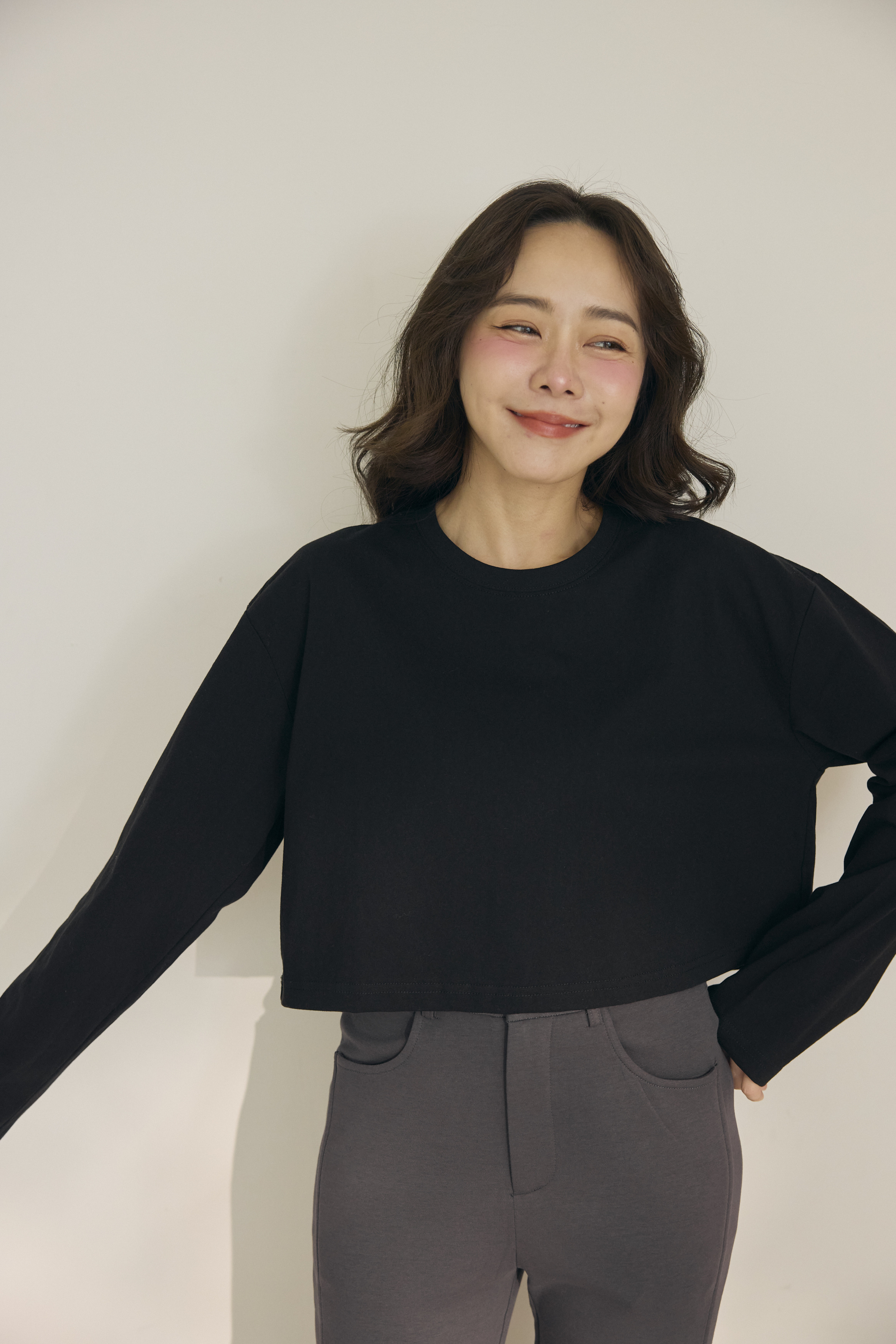 24/7 舒適短版素色T-黑