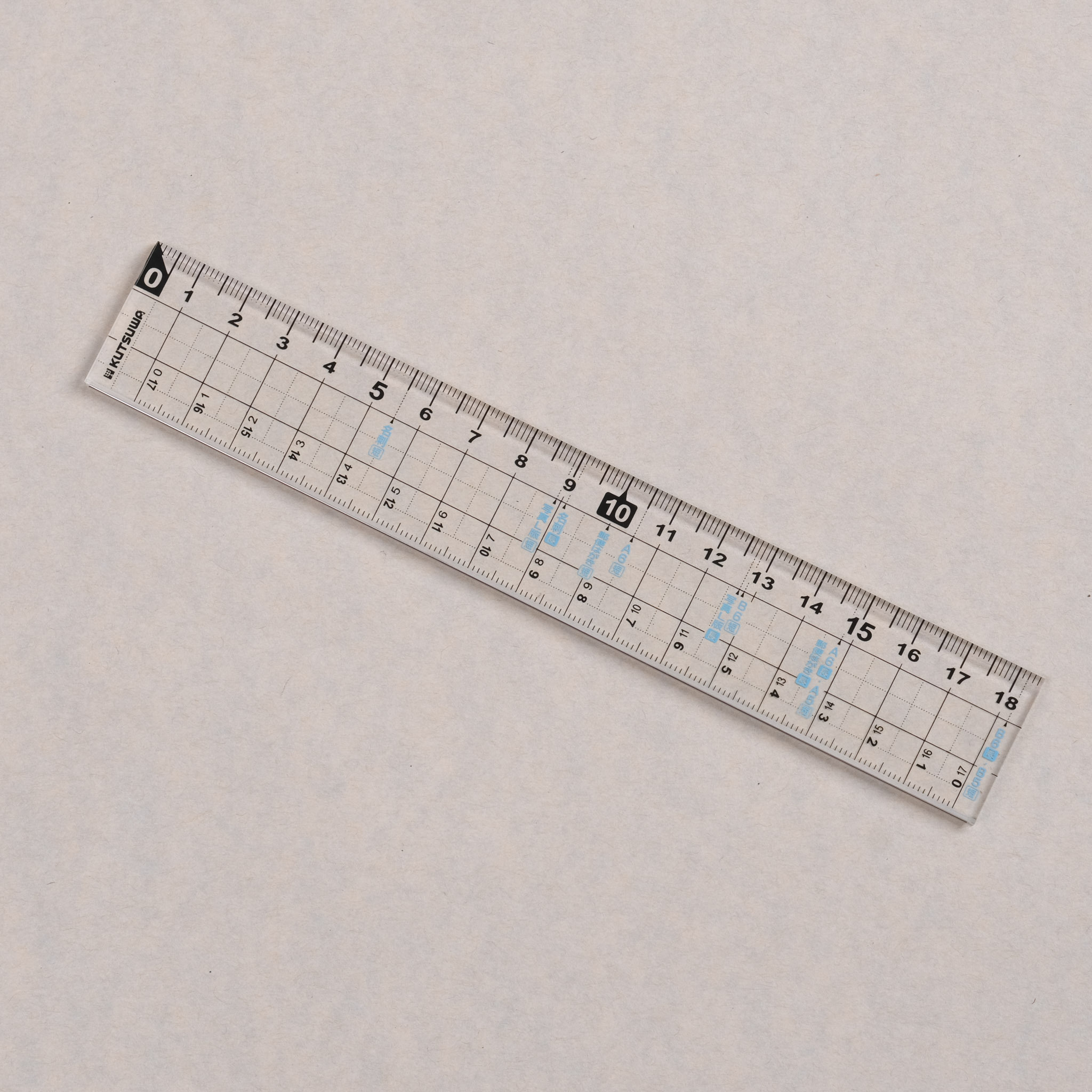 多尺寸標記止滑切割尺/18CM/KUTSUWA/日本