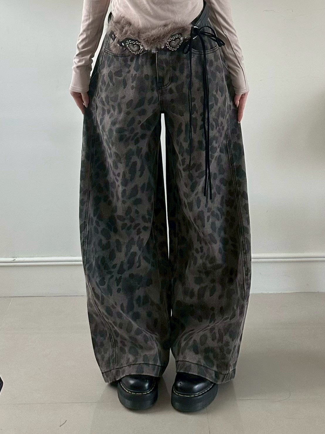 豹紋彎刀褲附毛毛愛心腰鏈