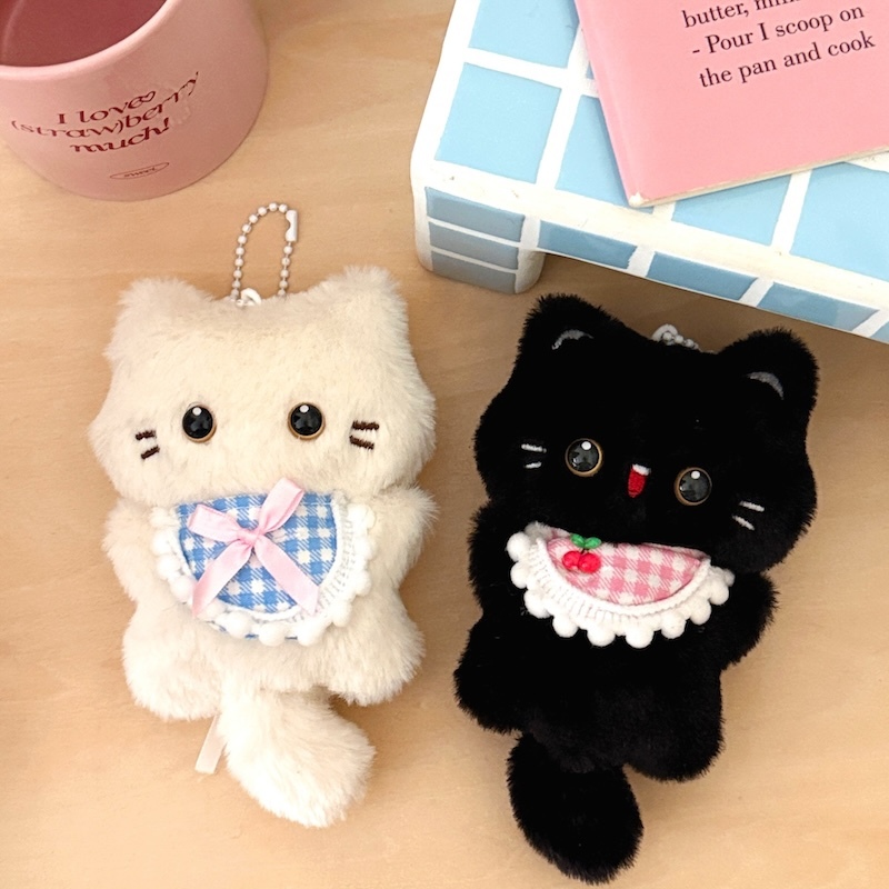 《11011》療癒黑白有領巾小貓咪吊飾