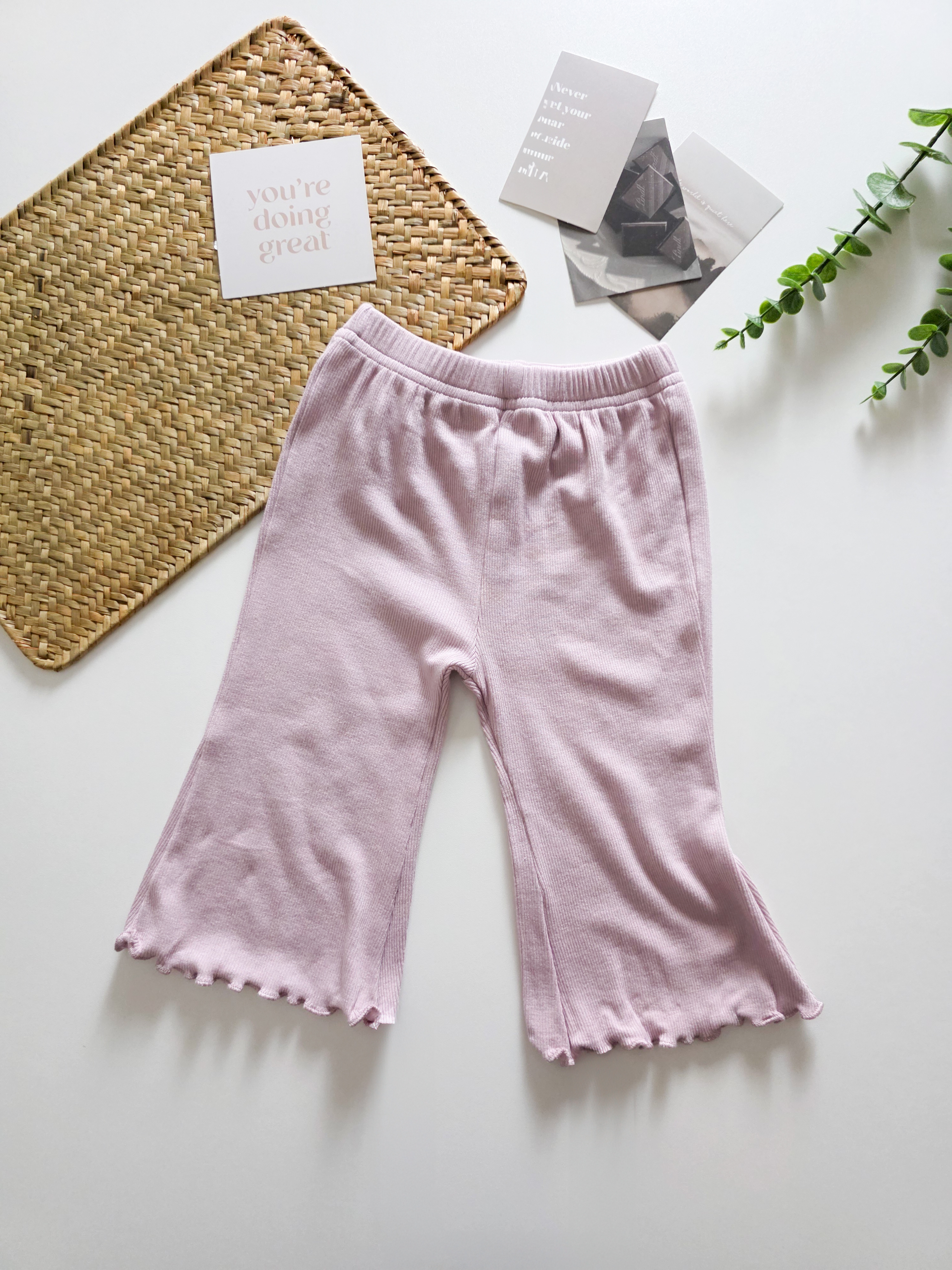 木耳邊微喇叭長褲