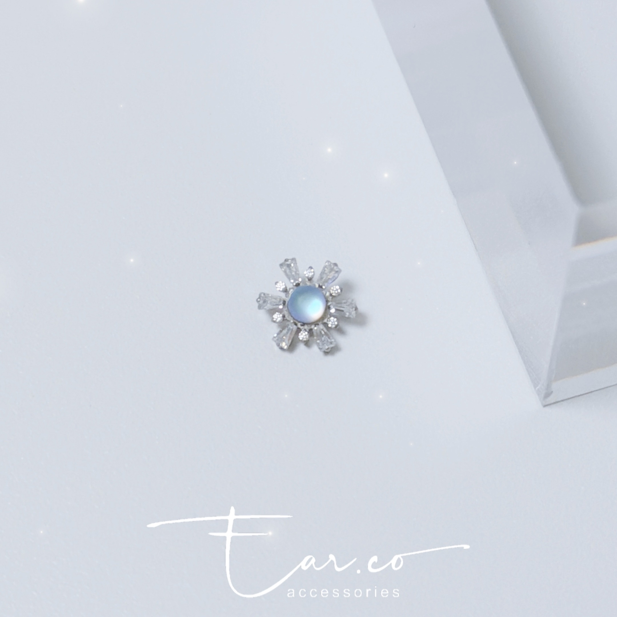 雪花冰月光石平頭耳門/耳珠/耳骨釘 [G23 Titanium]