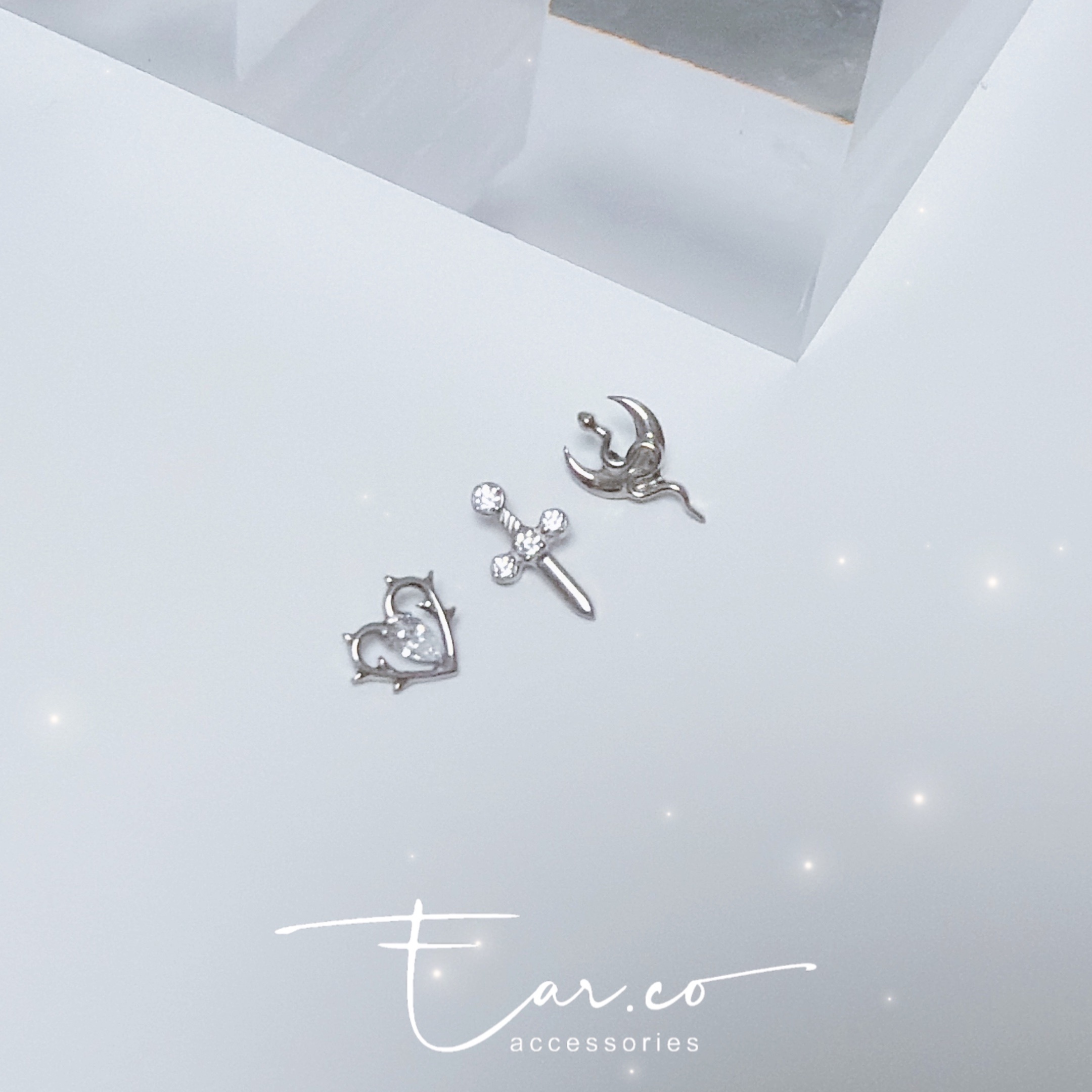 荊棘心形/迷你劍/月亮蛇平頭耳門/耳珠/耳骨釘 [G23 Titanium]