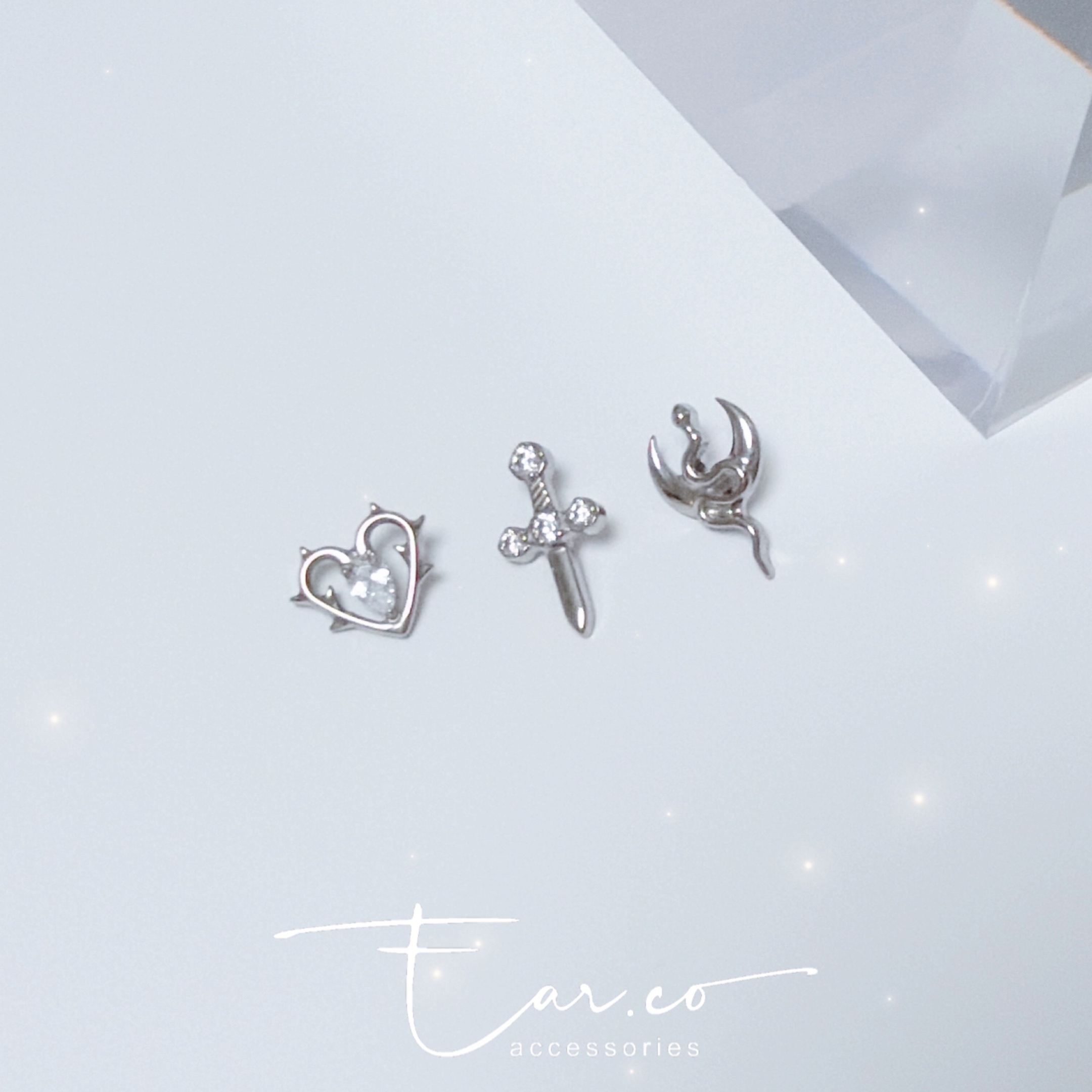 荊棘心形/迷你劍/月亮蛇平頭耳門/耳珠/耳骨釘 [G23 Titanium]