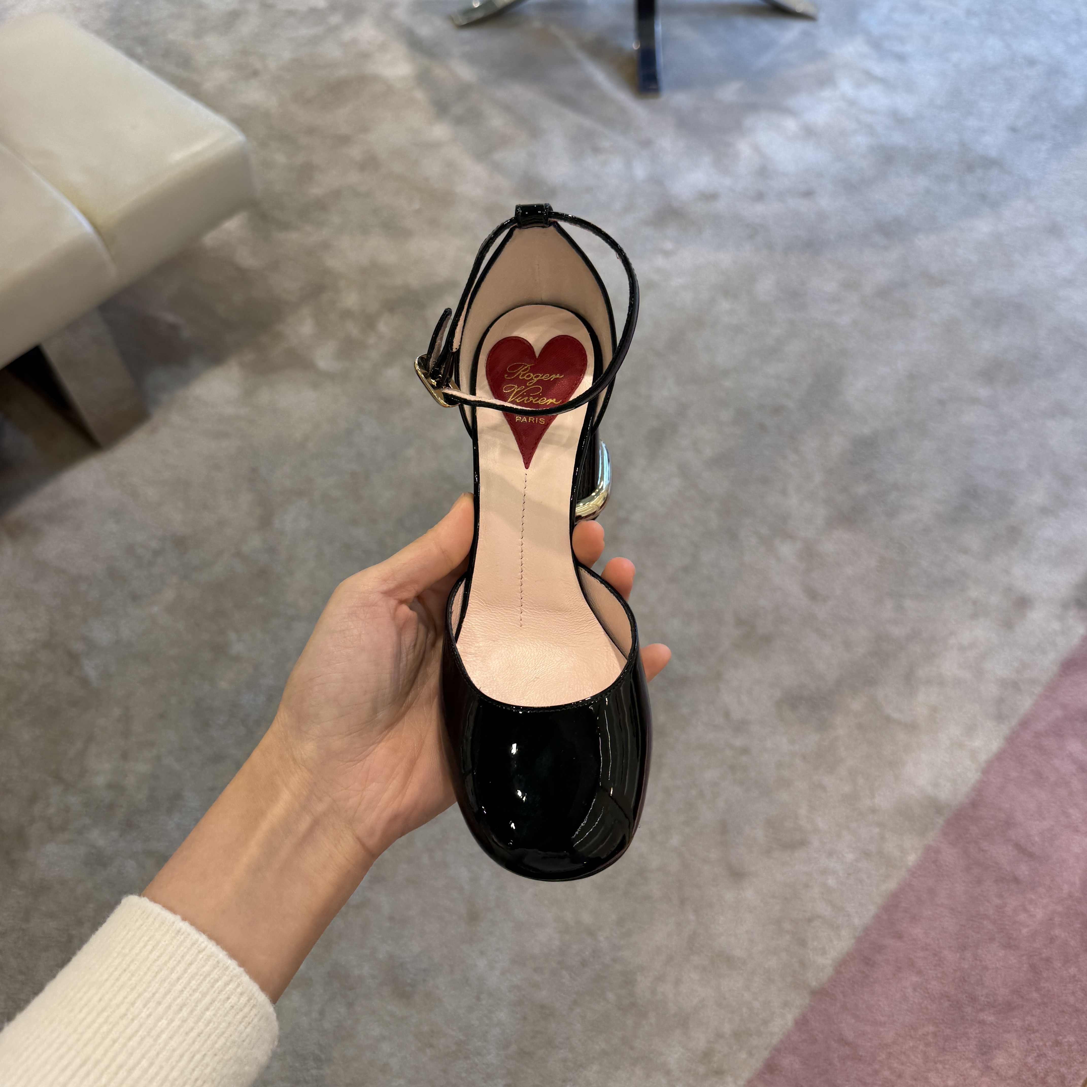 Roger Vivier RV Roundy Patent viv choc heels Black