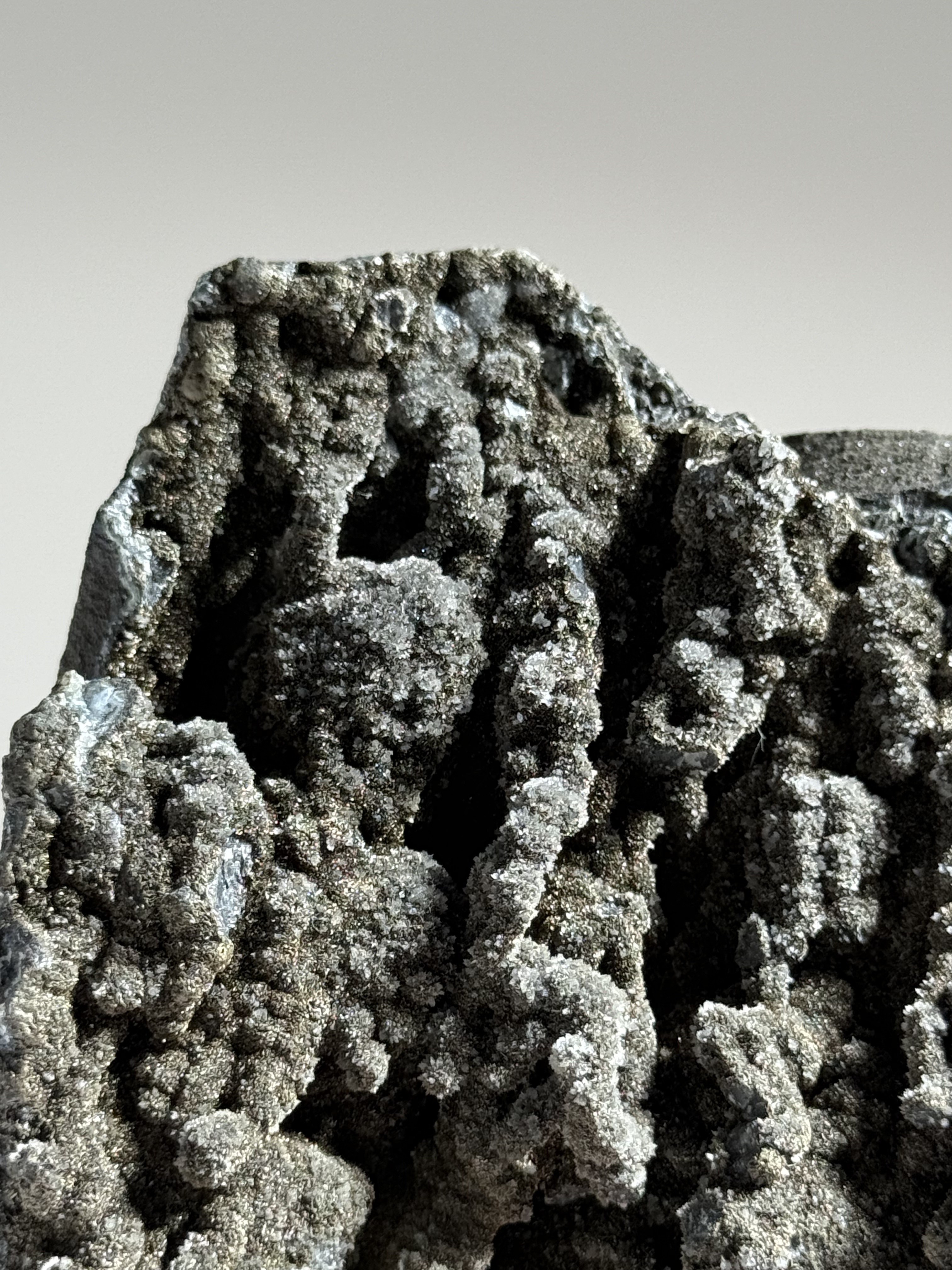 Noir Serein - Black Chalcedony with Apophyllite
