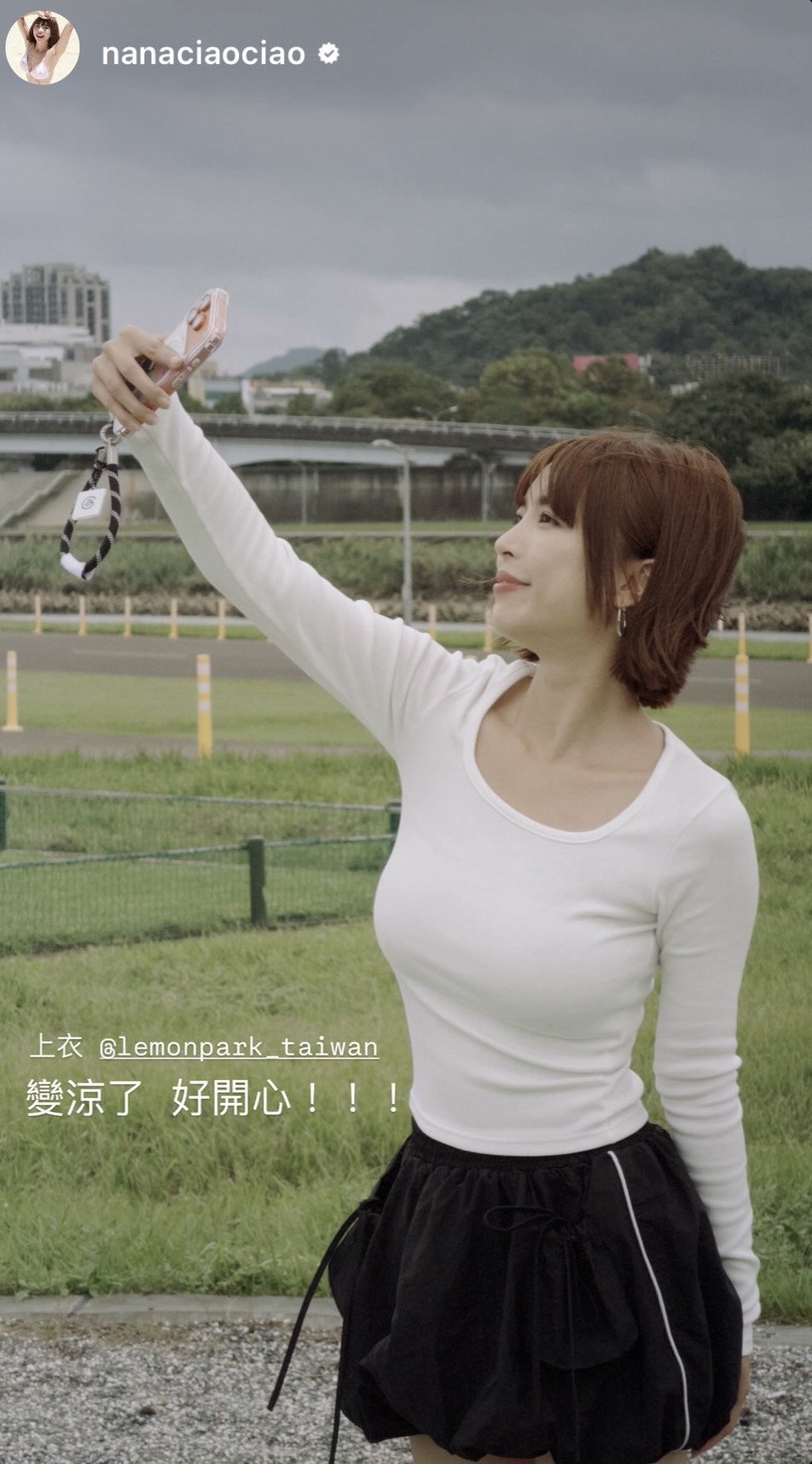 韓國Cherrykoko授權 柔和修身弧領彈性顯瘦長袖上衣