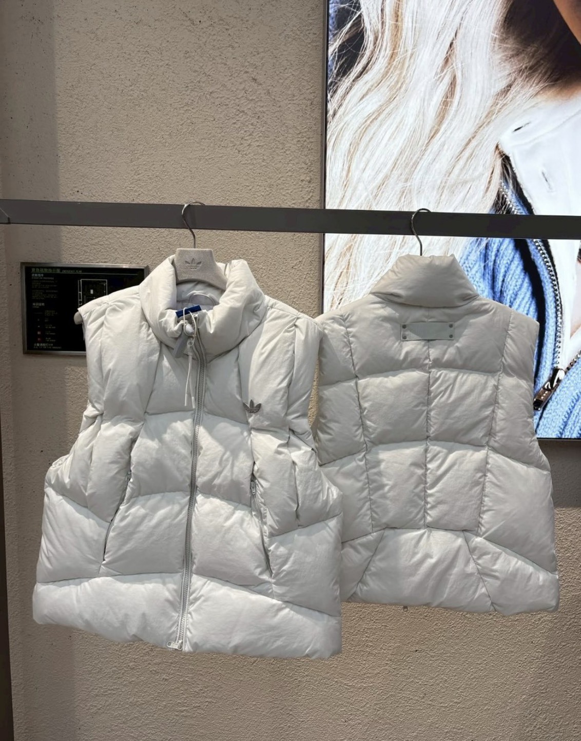 <穿搭小Tips😋> Adidas 羽絨背心 兩色