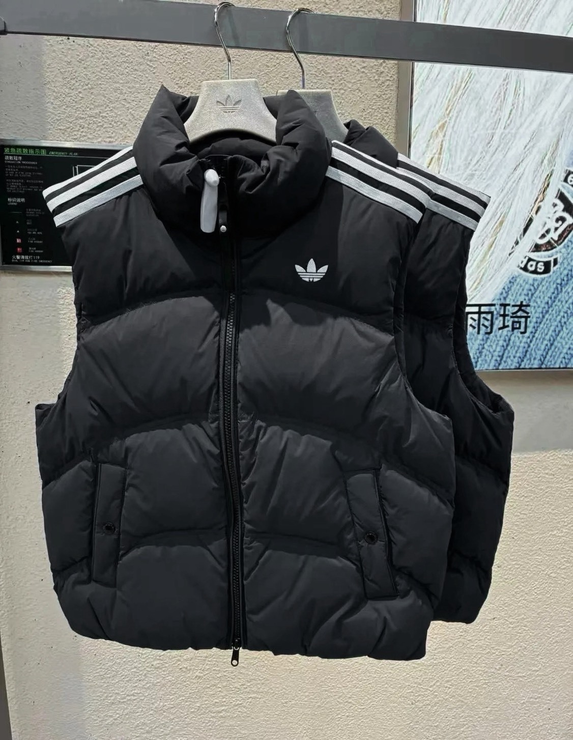 <穿搭小Tips😋> Adidas 羽絨背心 兩色