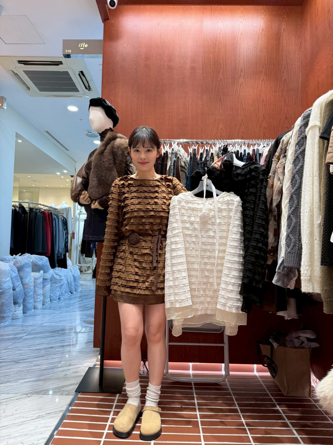 IO5134 層層荷葉玫瑰上衣