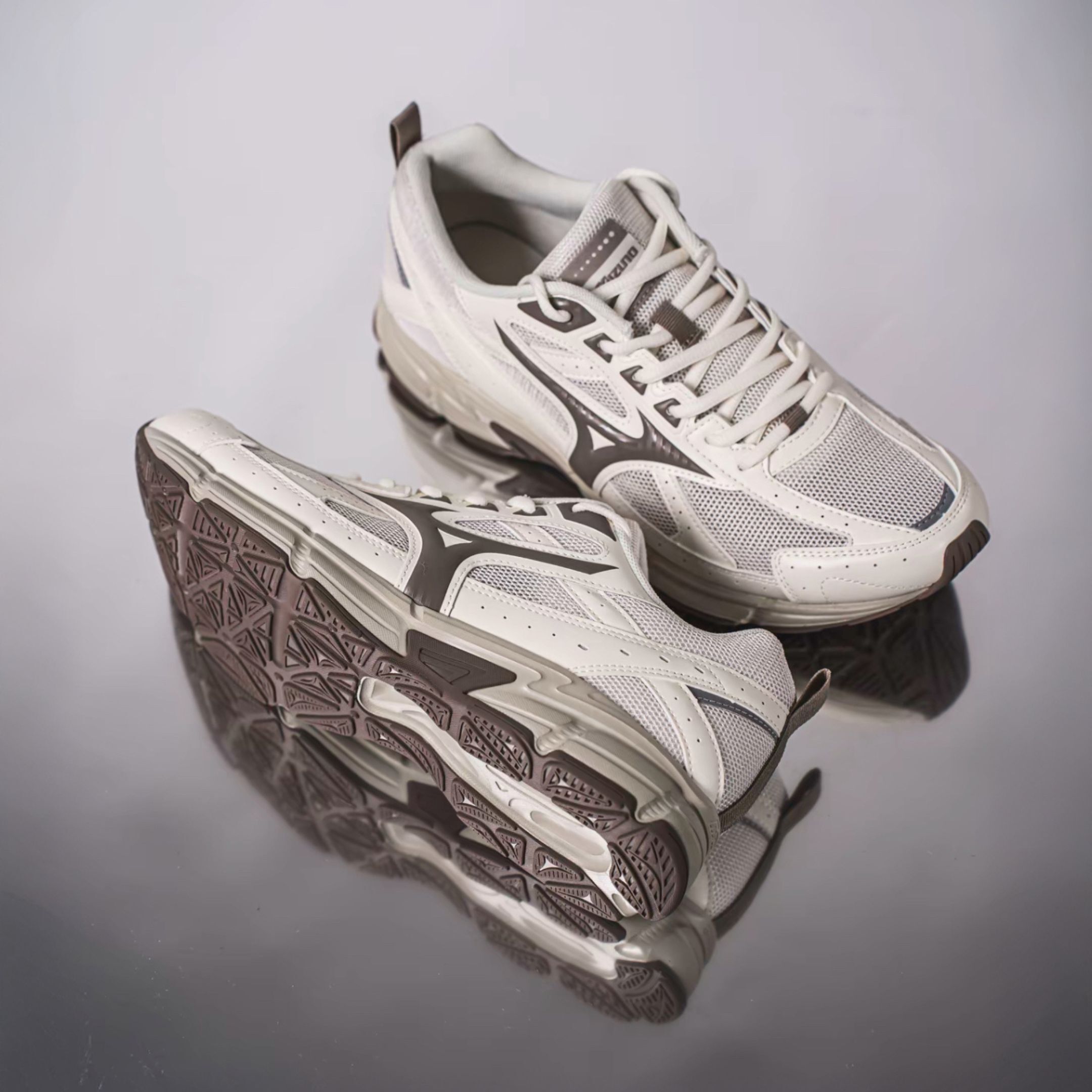 NICEDAY 代購 Mizuno Speed 灰杏色 杏白 灰白 白灰 淺灰 復古 機能 慢跑 D1GH223007