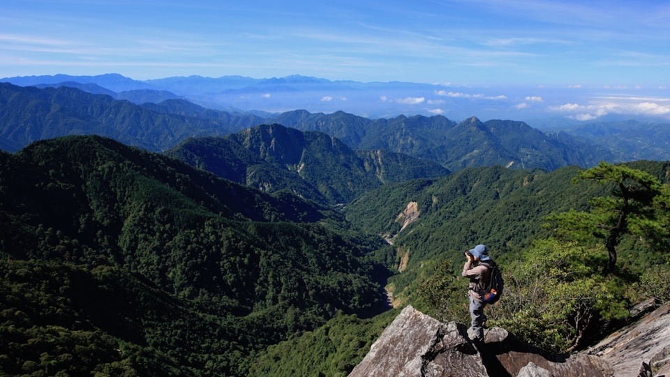 鳶嘴山會被稱為「台灣小阿爾卑斯」，並不是因為它有多高，而是因為山勢的形態與岩質讓人聯想到歐洲阿爾卑斯山的壯麗線條。