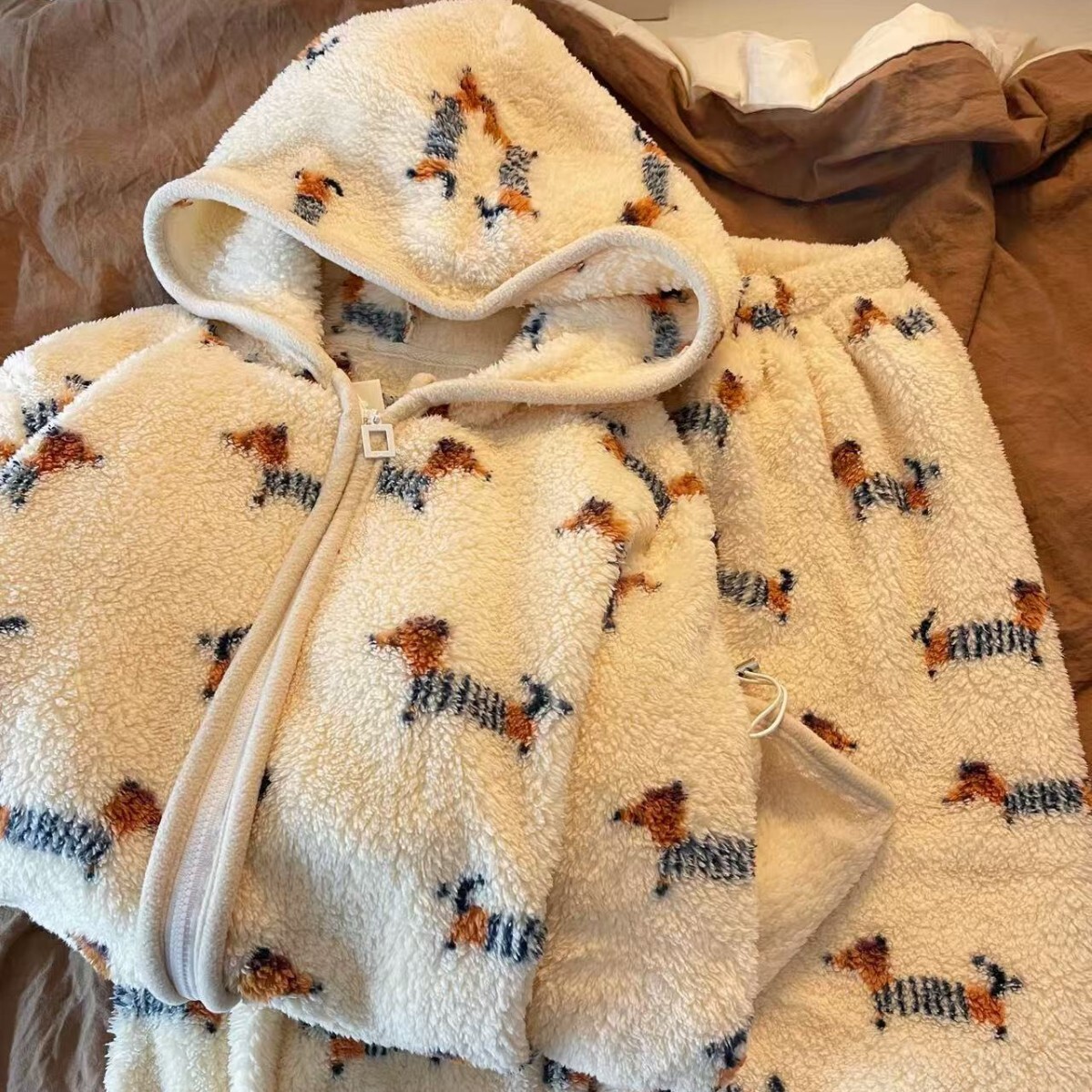 《6352》臘腸狗米粒絨加厚連帽睡衣套裝