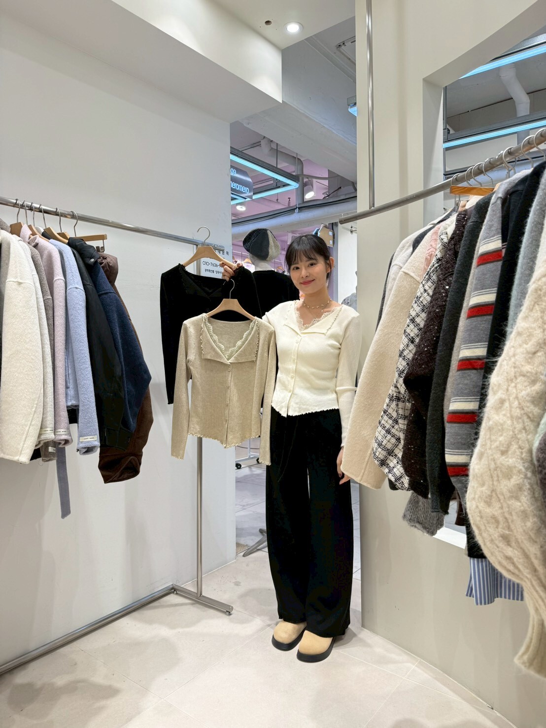 HU5107 木耳邊蕾絲拼邊排扣上衣