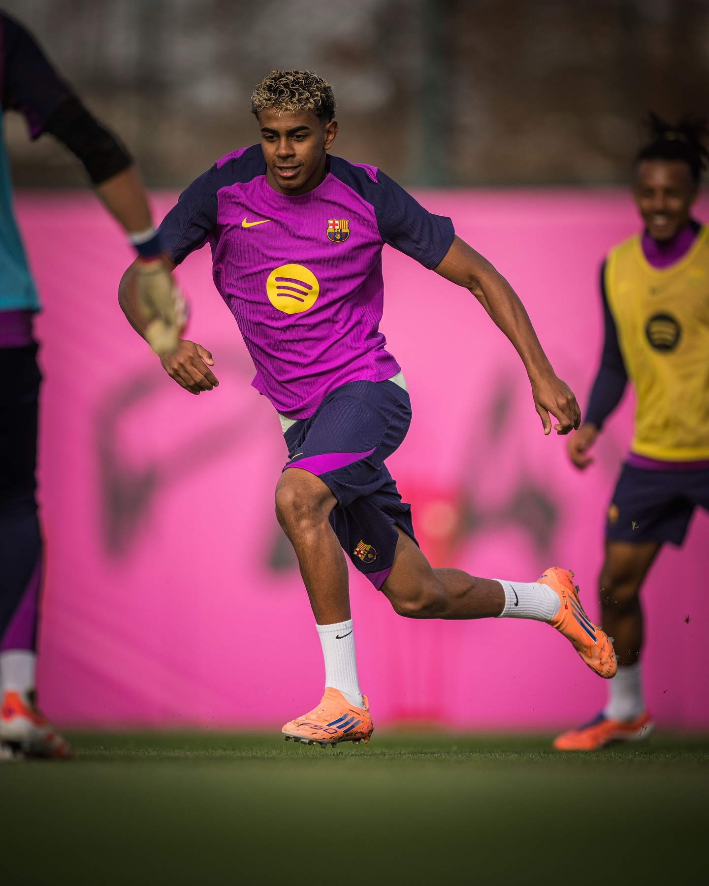 25-26巴塞隆拿球員版訓練球衣