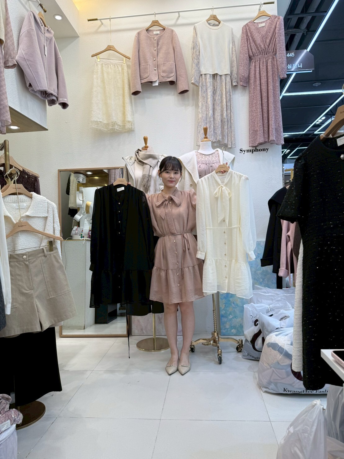 SY5136 領口蝴蝶綁帶排扣V領連身裙