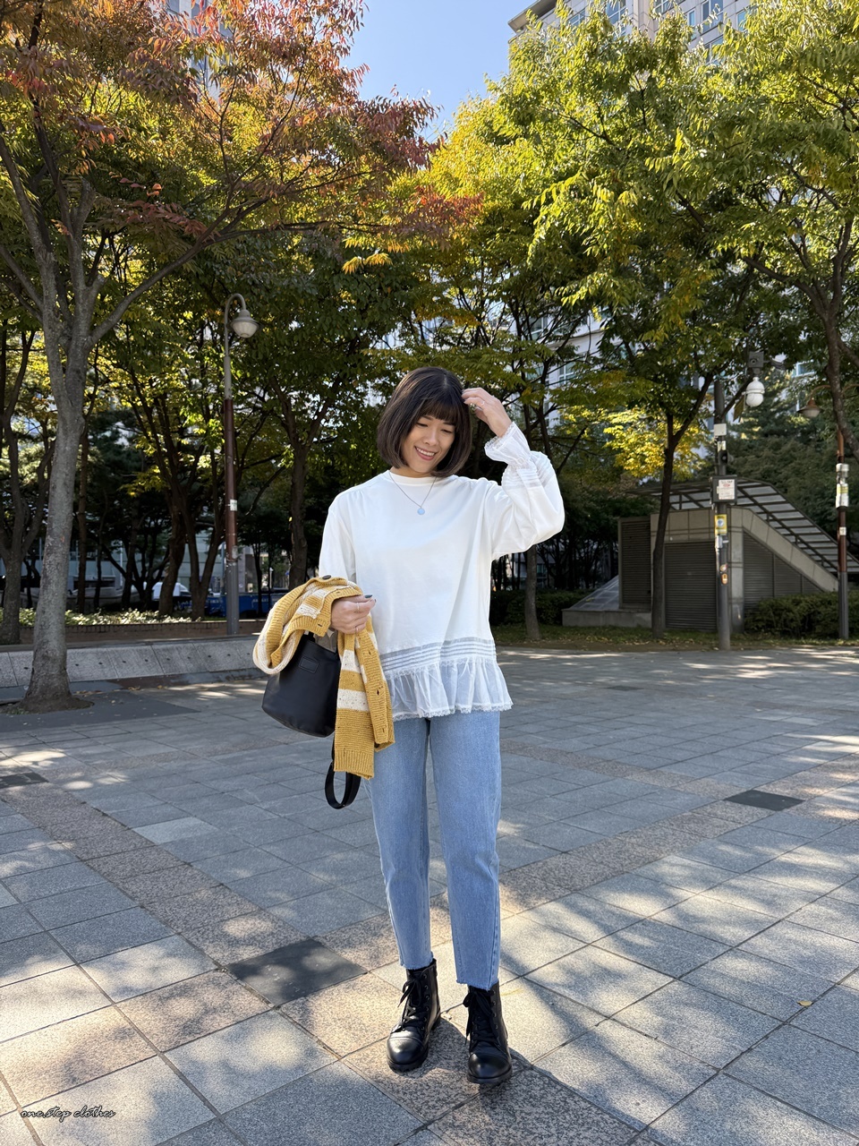 正韓手袖蕾絲拼接上衣