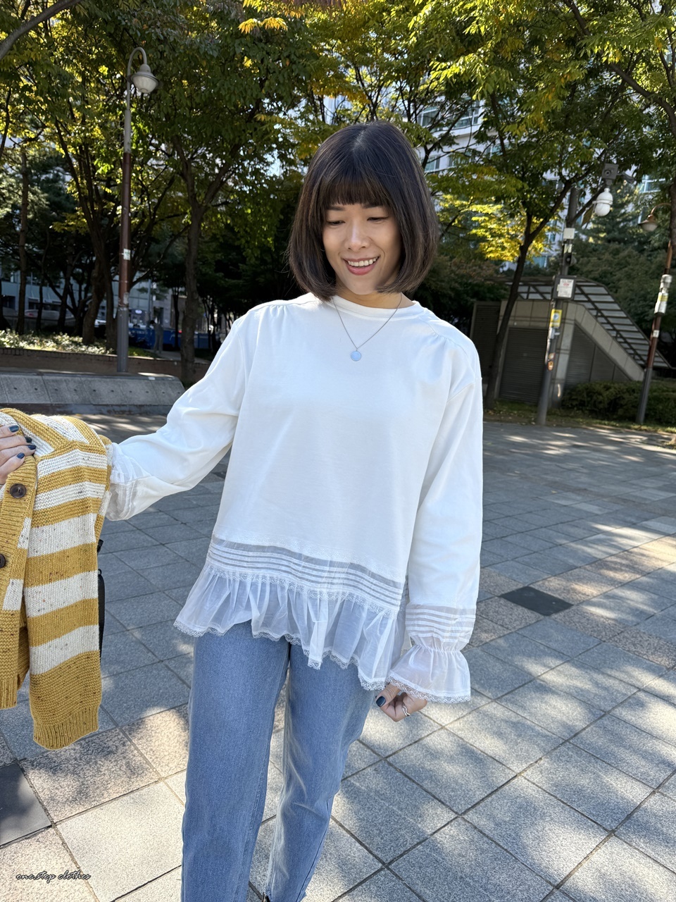 正韓手袖蕾絲拼接上衣