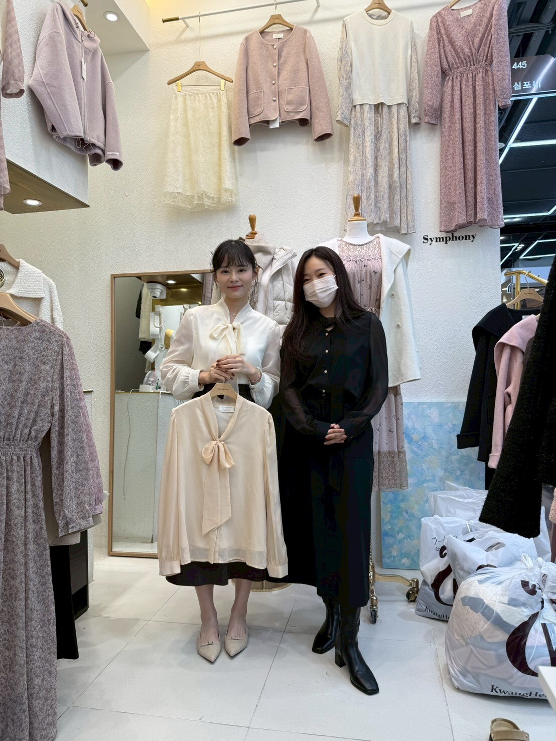 SY5138 蝴蝶綁帶透視手袖排扣上衣