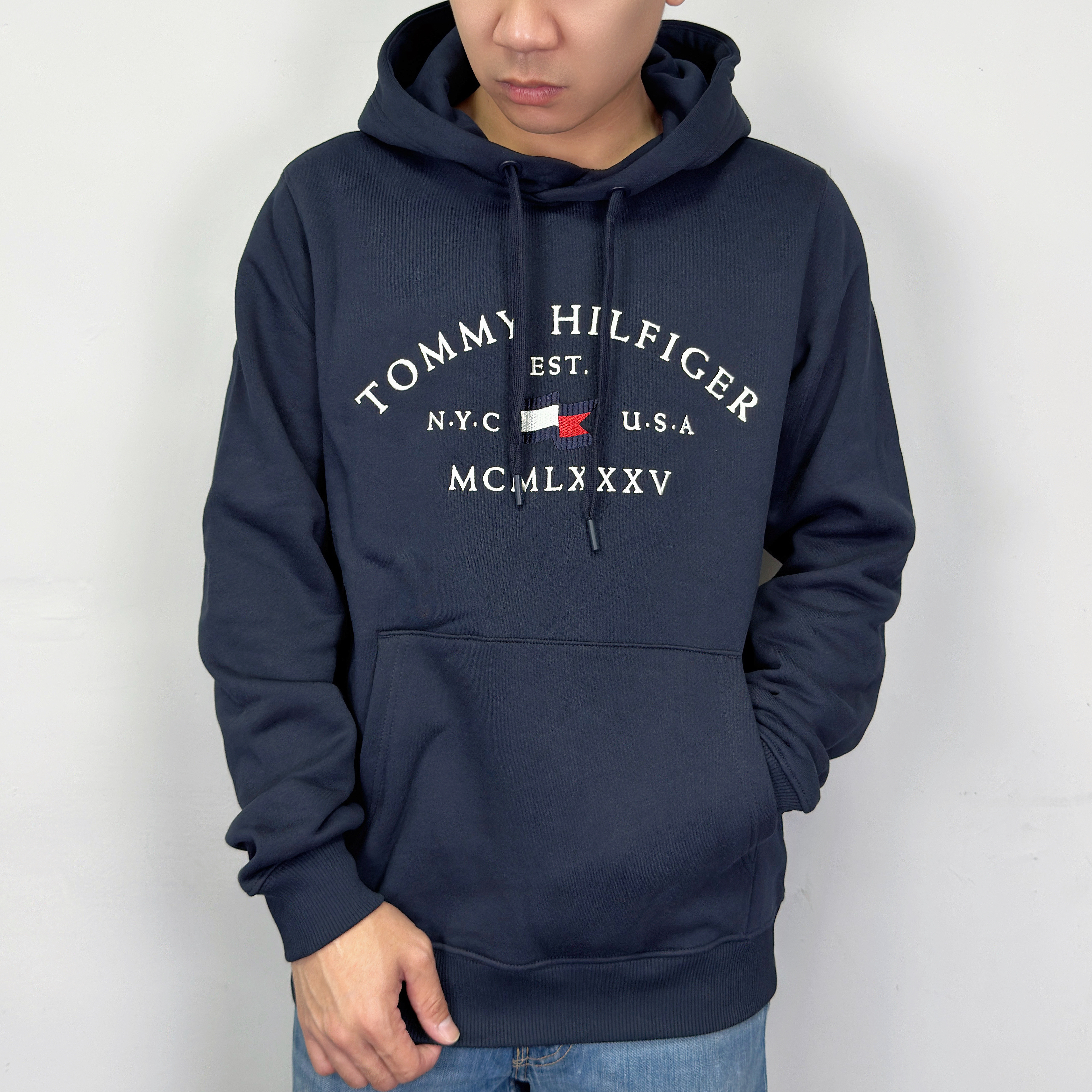 Tommy Hilfiger 電繡圓弧字母國旗 內刷毛 帽T 長袖上衣