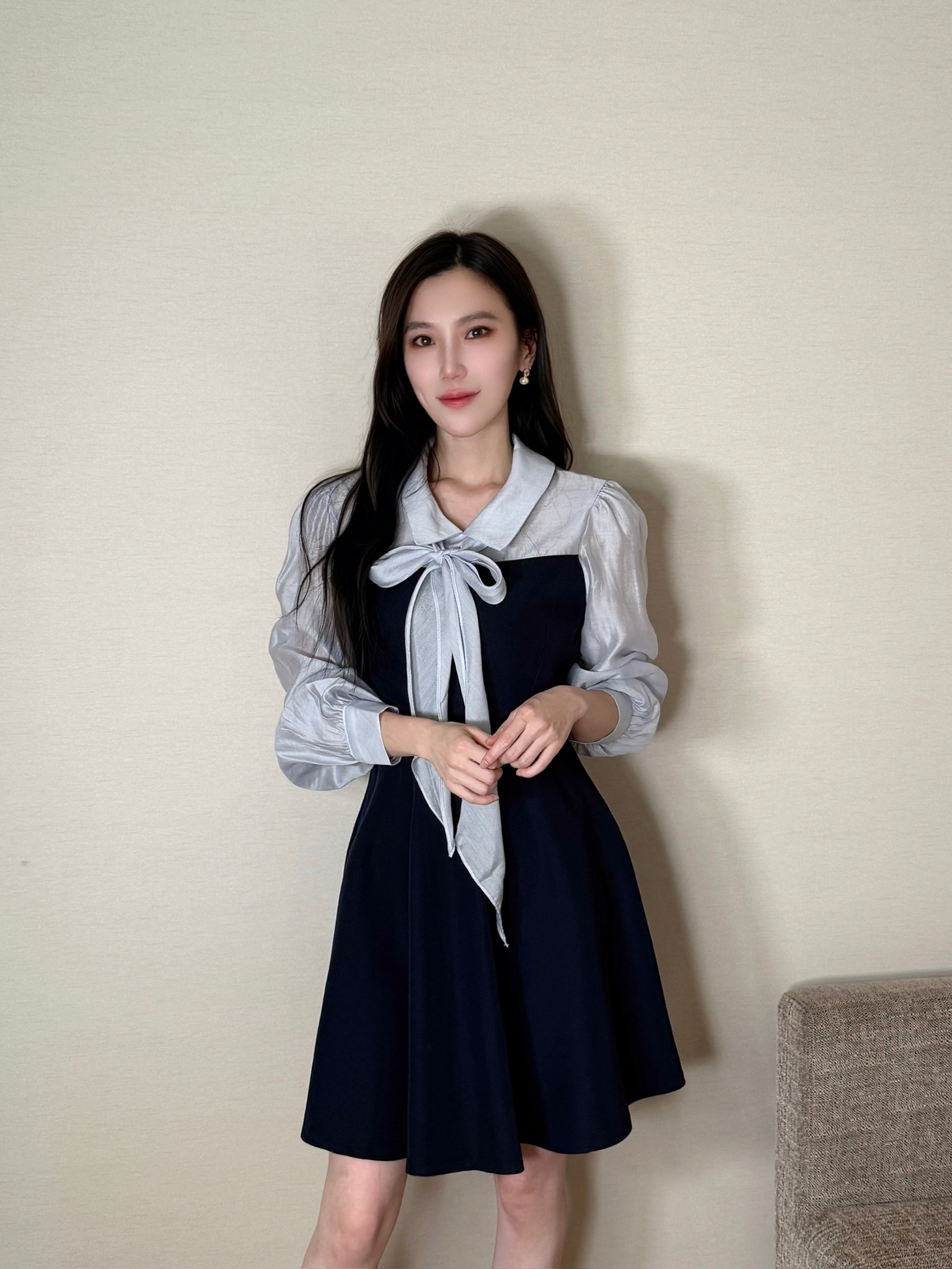 翻領透紗感領巾洋裝