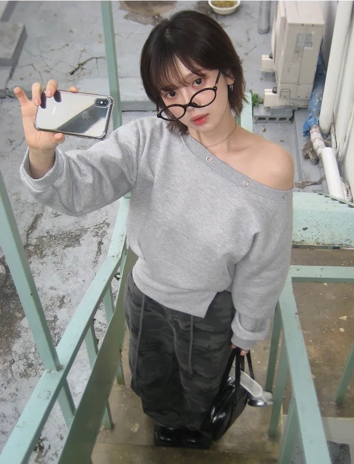 【優惠預訂】韓國露肩EYELET絨毛底上衣（4色）