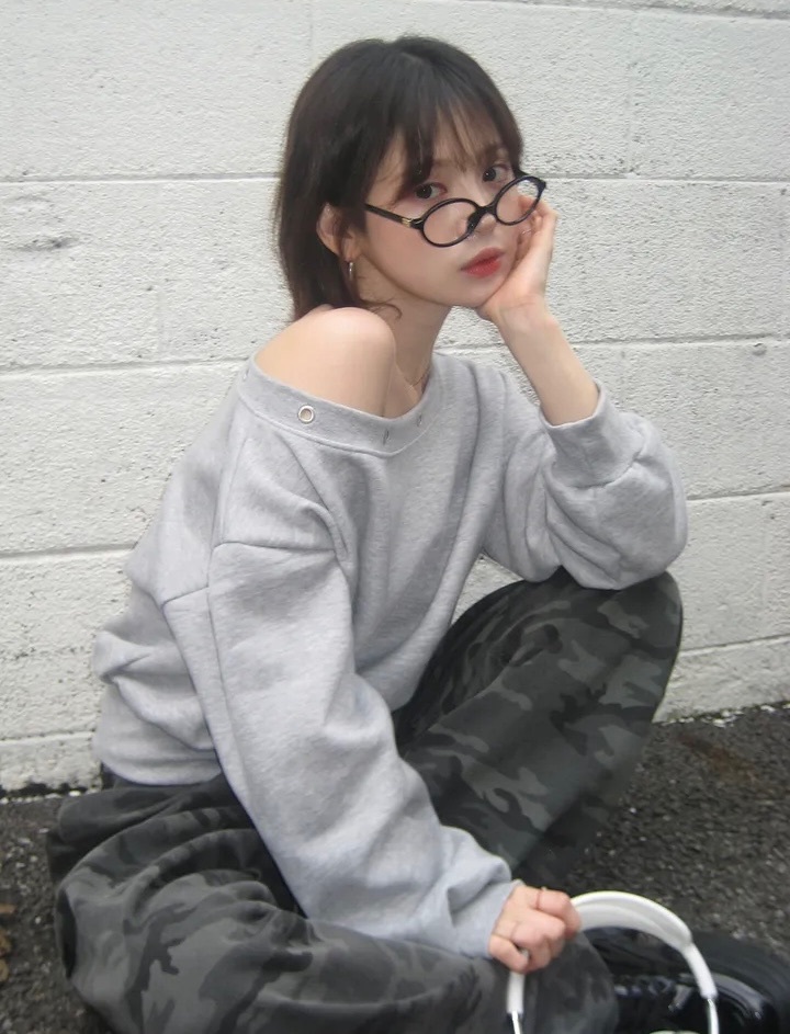 【優惠預訂】韓國露肩EYELET絨毛底上衣（4色）