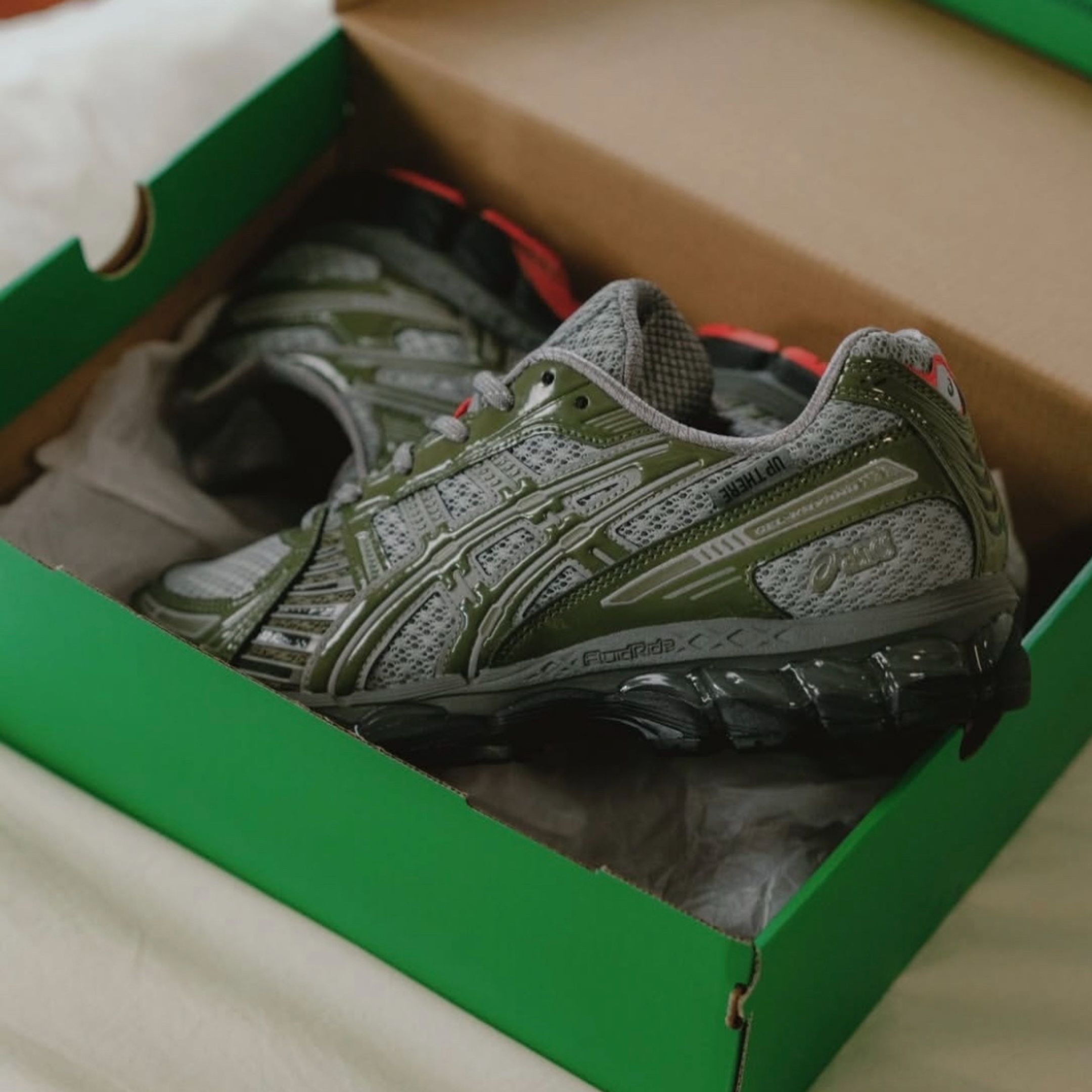 NICEDAY 代購 ASICS X UP THERE GEL-KAYANO 12.1 聯名 軍綠 深綠 灰綠 男款 運動 休閒鞋 1203A869-021