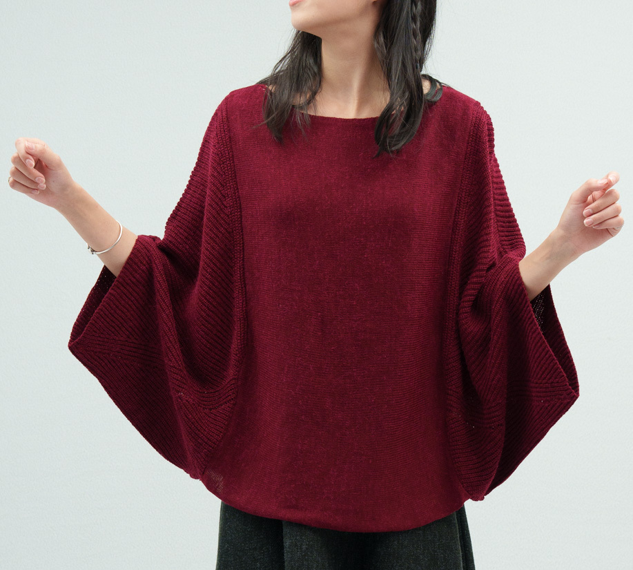 飛鼠般的五分連袖剪裁輕柔貼合並修飾手臂線條。