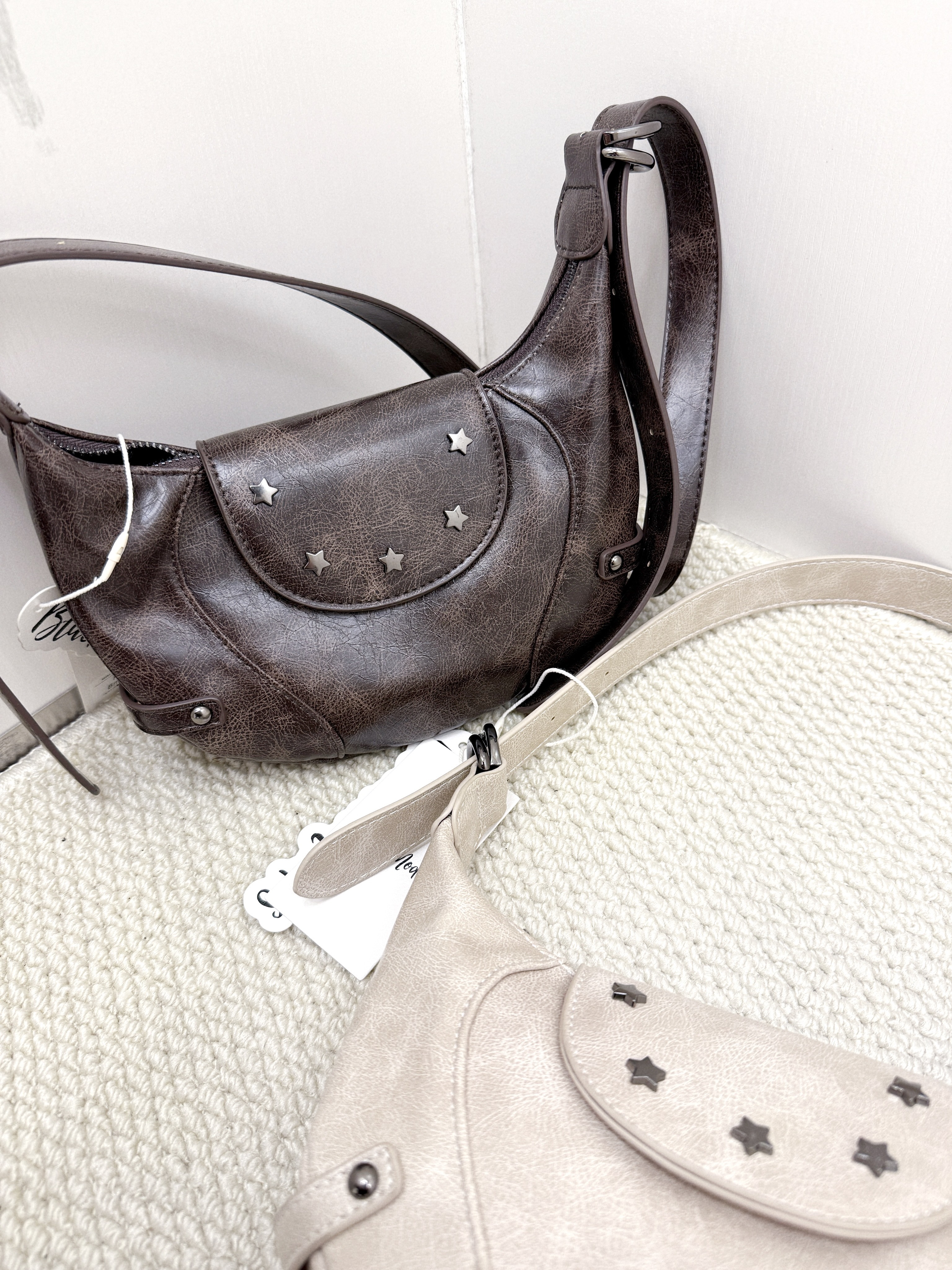 A0282｜韓系星星窩釘可調節半月小皮袋