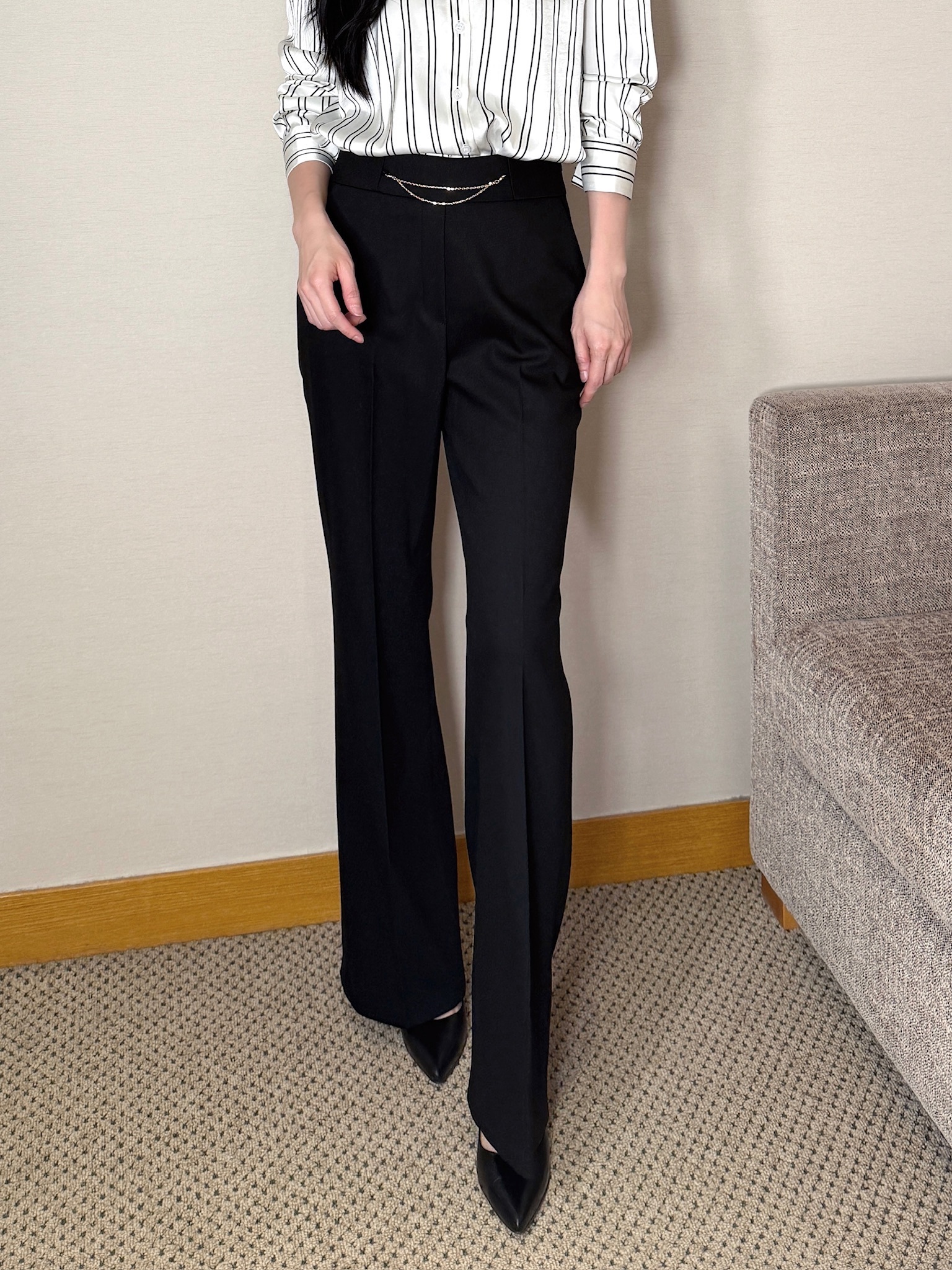 極顯腿長!雙金鍊喇叭西裝褲