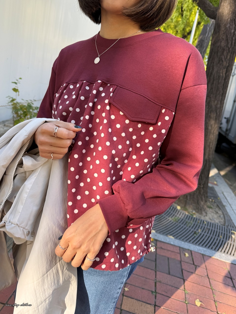 正韓俏皮燈心絨點點拼接上衣 (酒紅)