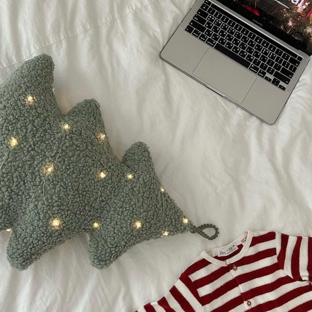 《6363》毛絨聖誕樹抱枕(附燈串)