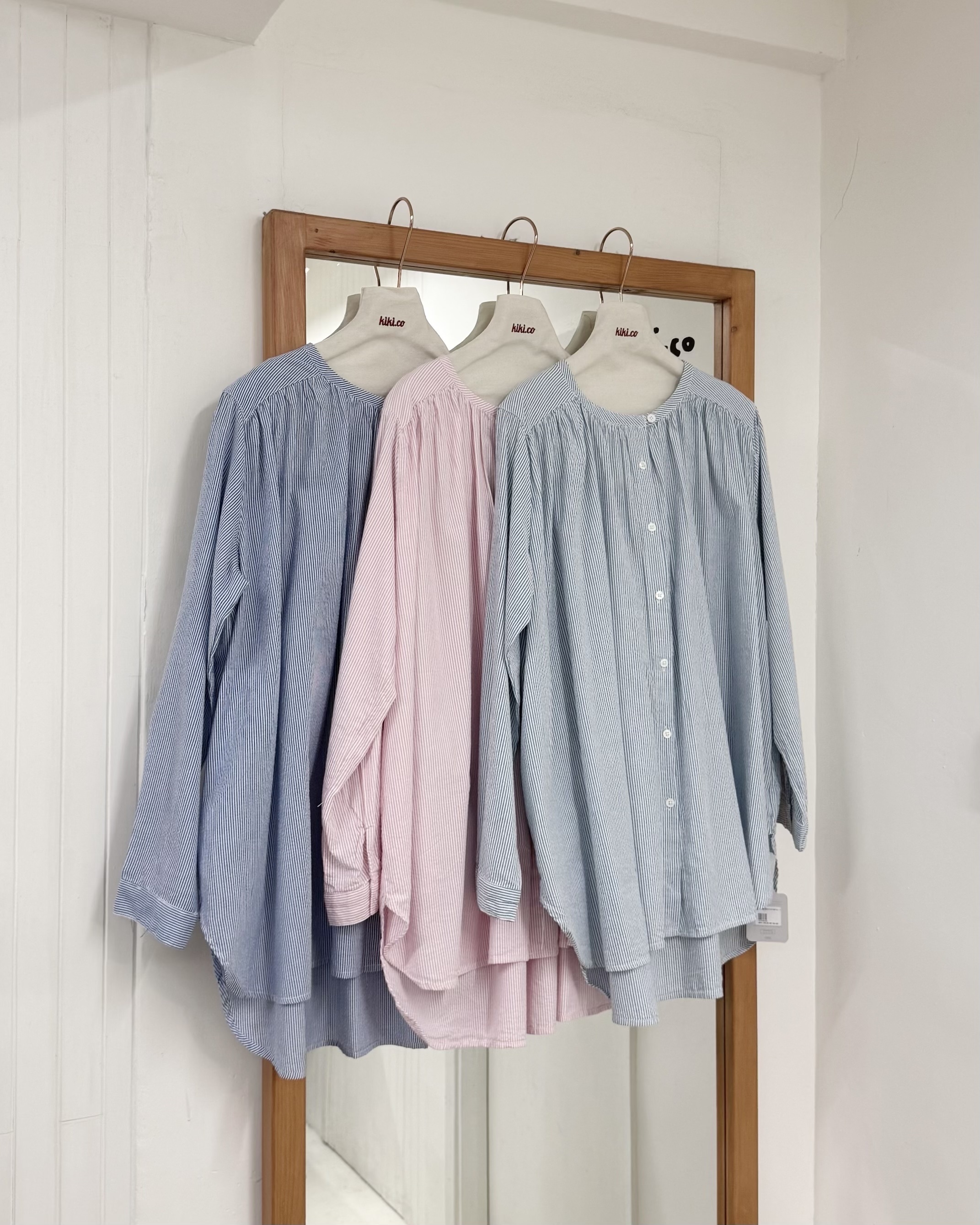 肩線打褶前短後長薄長袖上衣