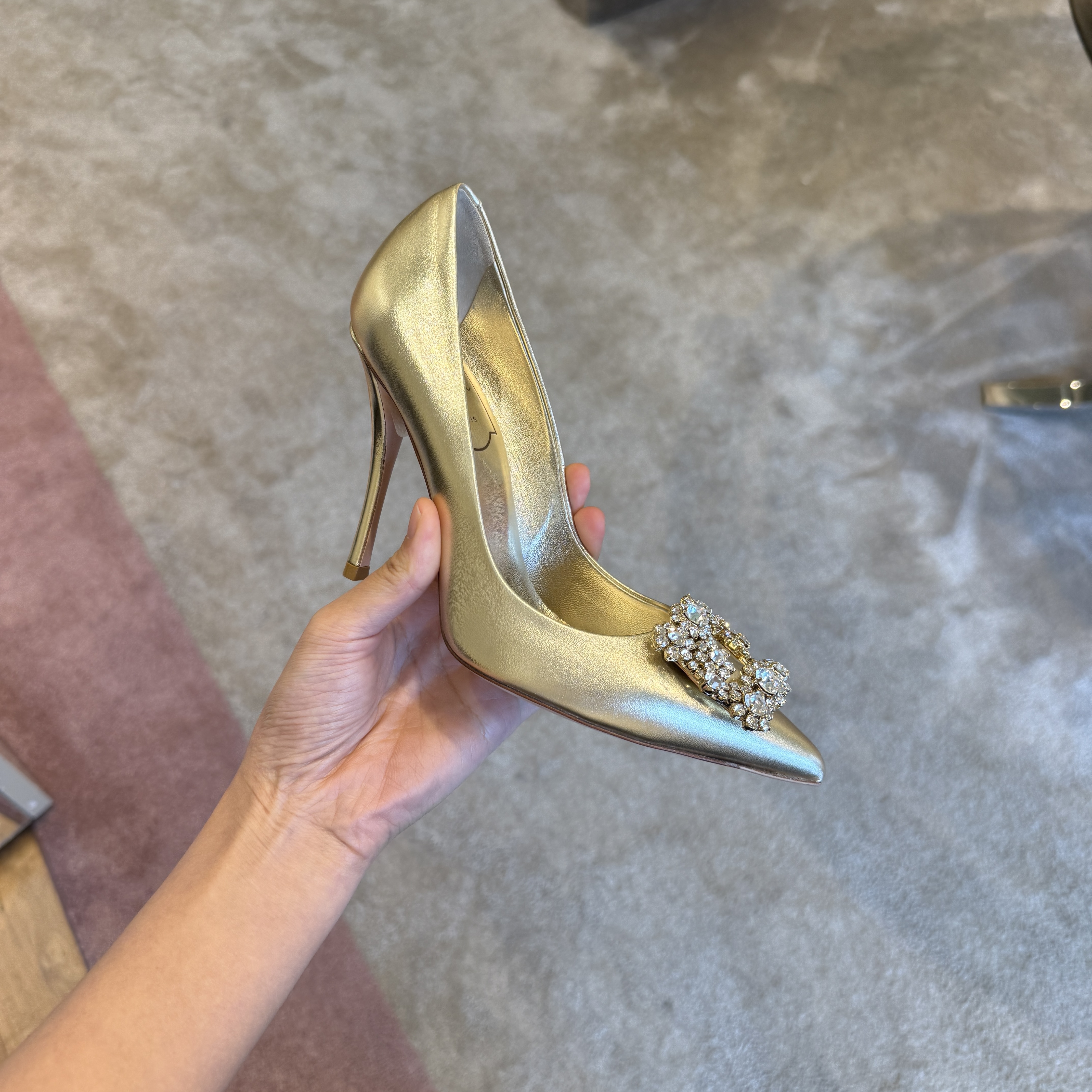 Roger Vivier RV flower strass buckle heels Gold