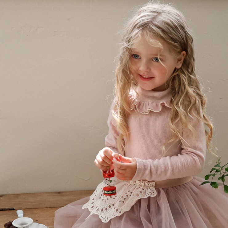 【現貨】140 FLO 粉荷葉半高領上衣