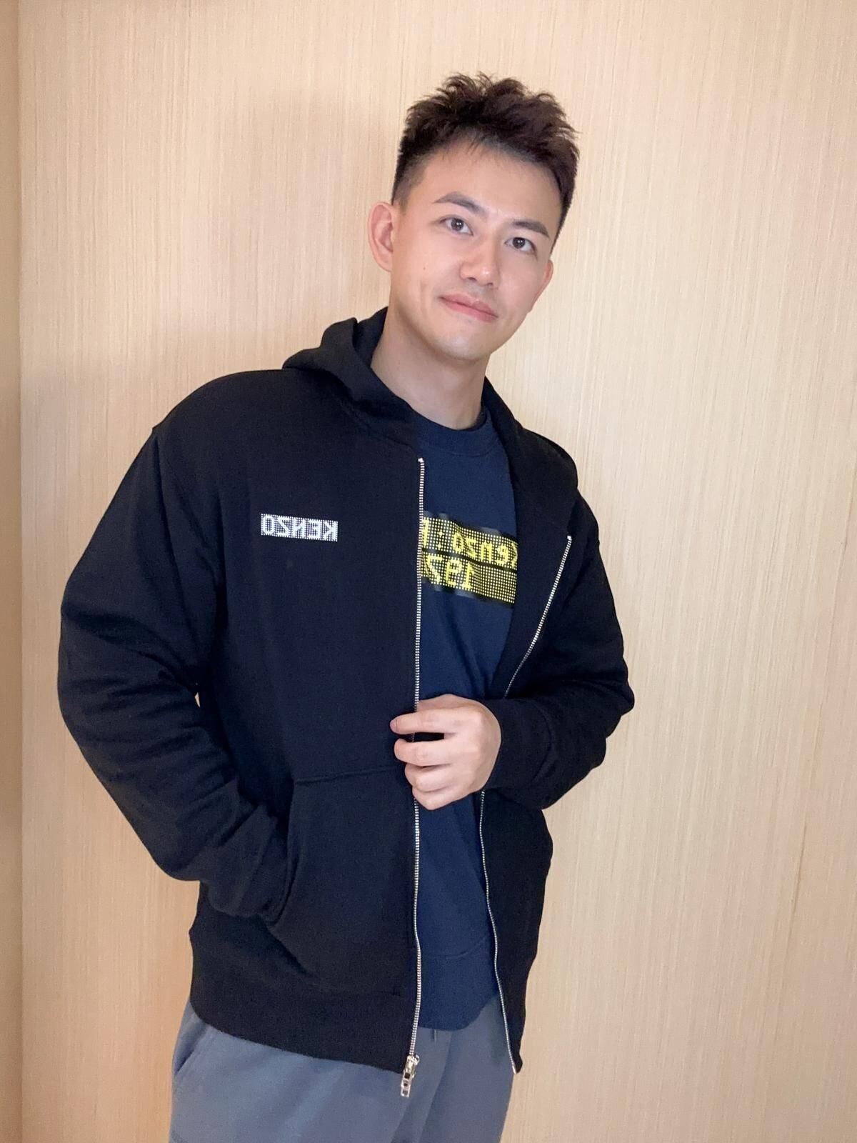 Kenzo 黑色 併 白點Logo 有帽拉鏈外套 男女同款