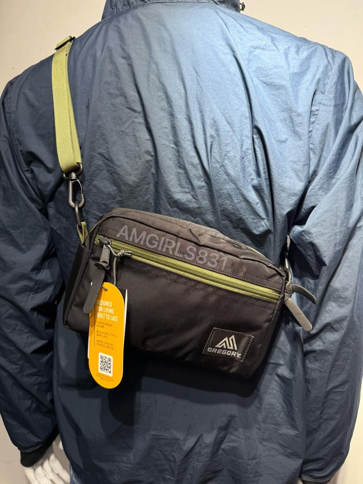 GREGORY PADDED SHOULDER POUCH M Blacl/olive