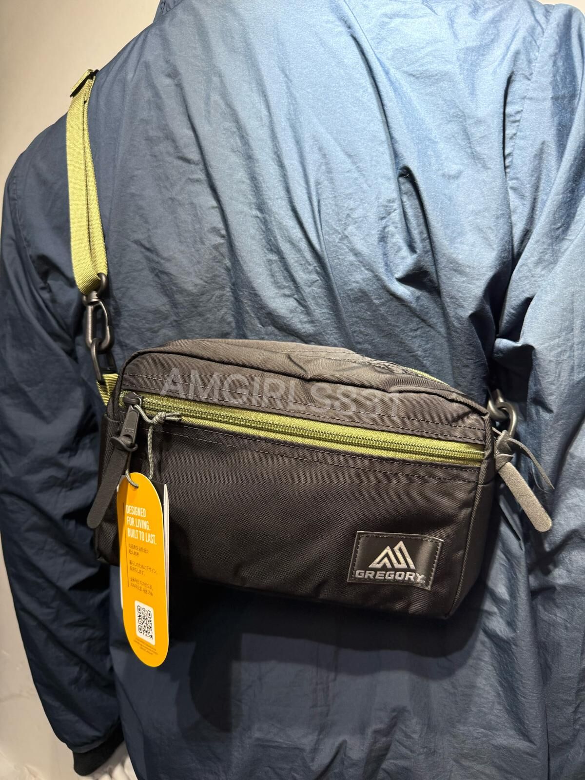 GREGORY PADDED SHOULDER POUCH M Blacl/olive