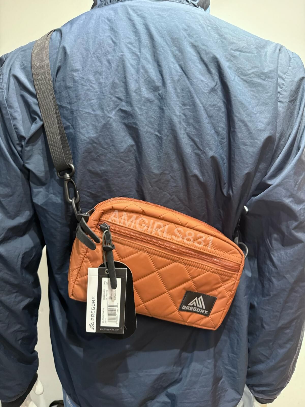 GREGORY PADDED SHOULDER POUCH M Brown uilted