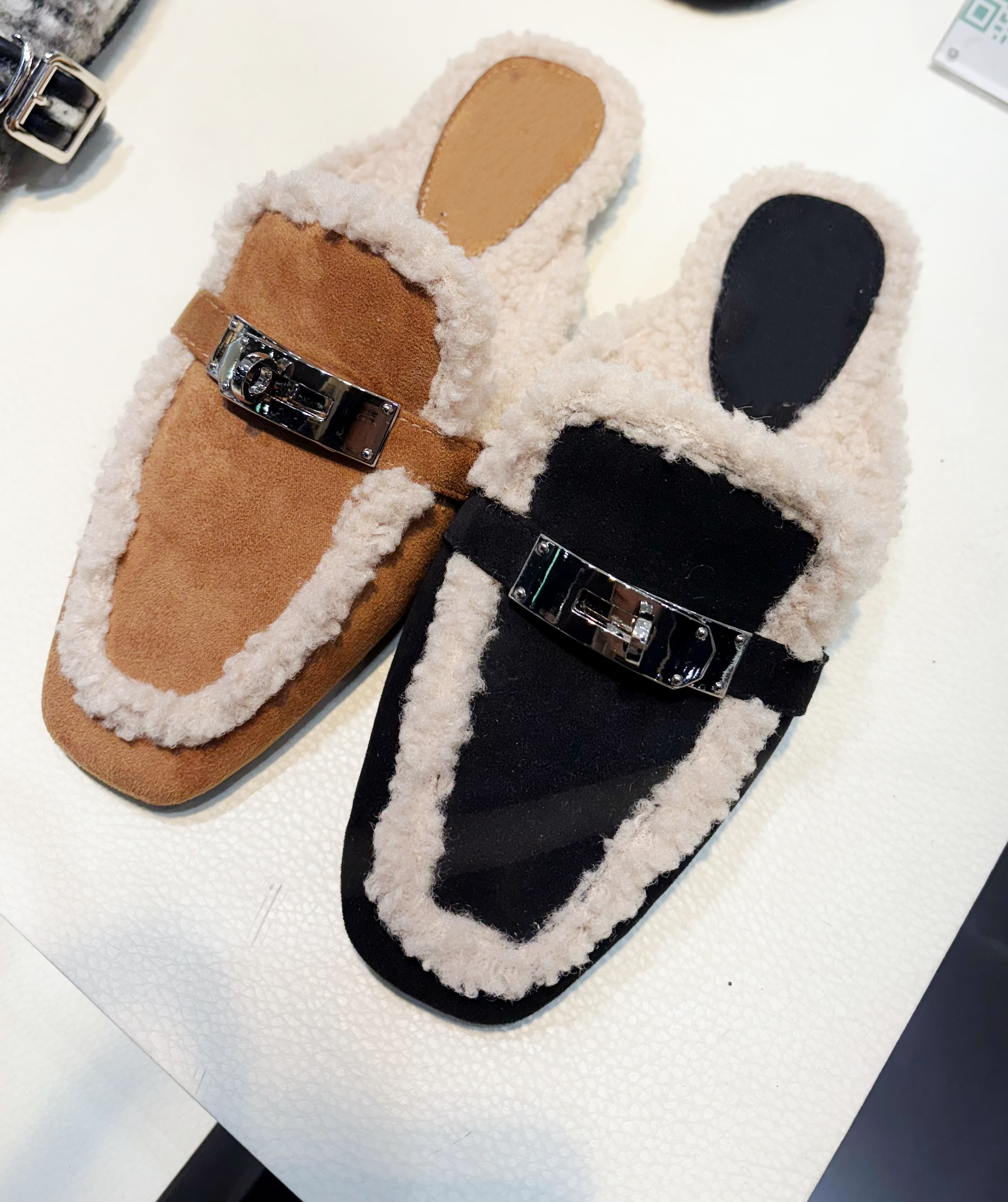 精品感毛毛釦環拖鞋