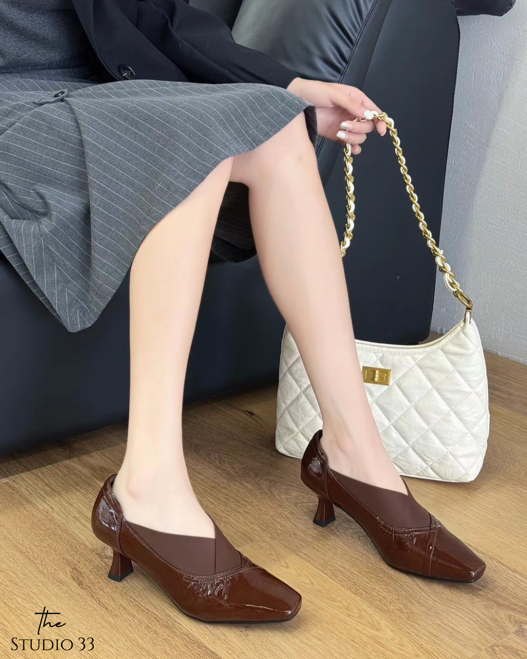 亮澤芭蕾V口設計低跟鞋