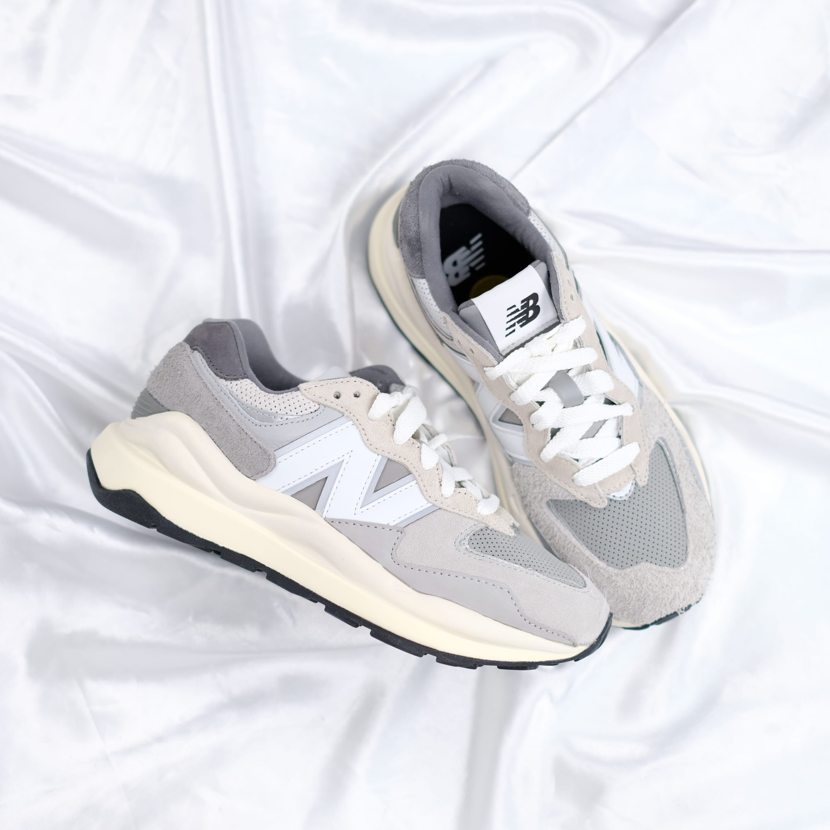 IU著用款！NEW BALANCE 5740 (GREY DAY)
