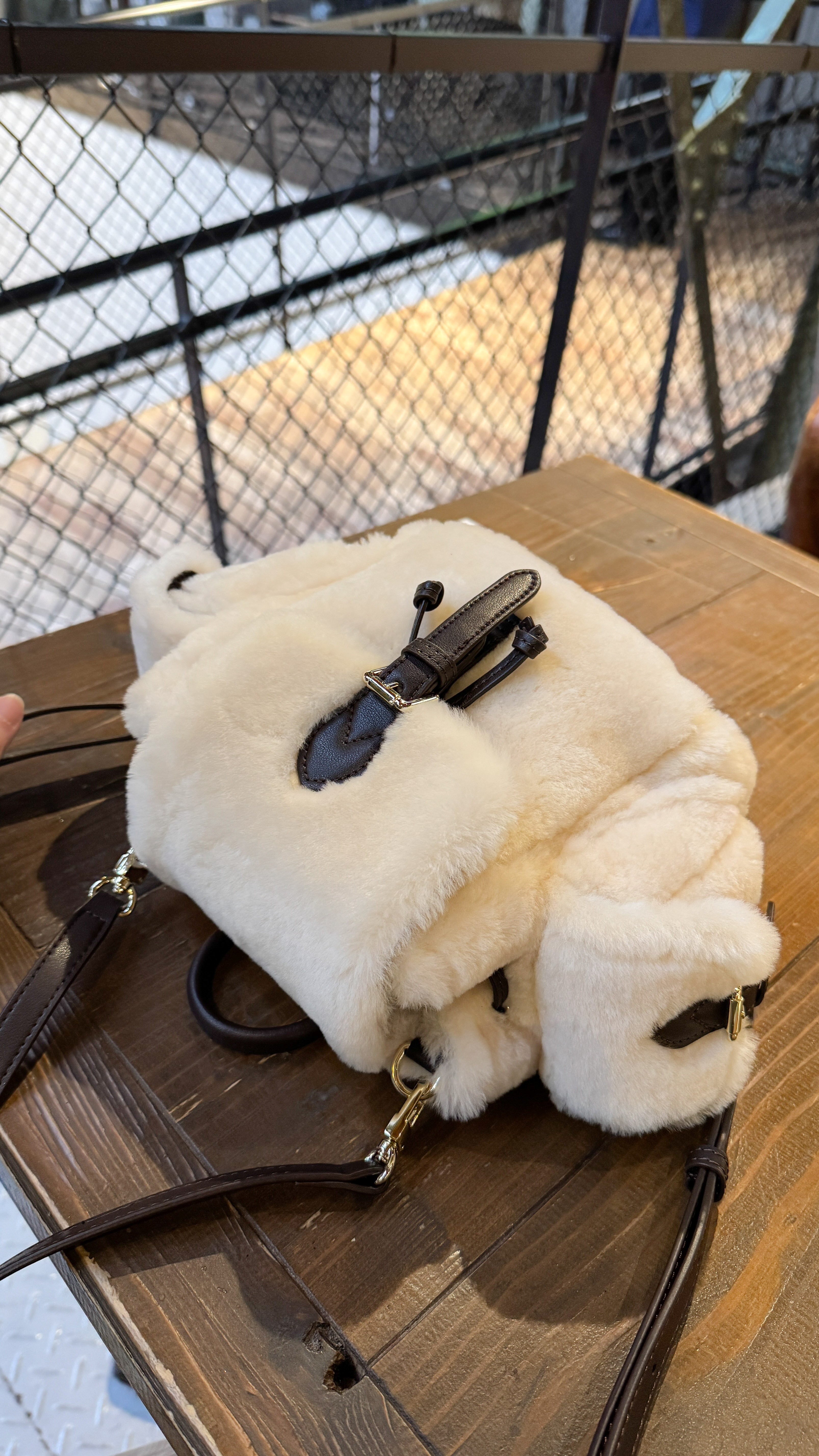 代購價!2way毛毛背囊