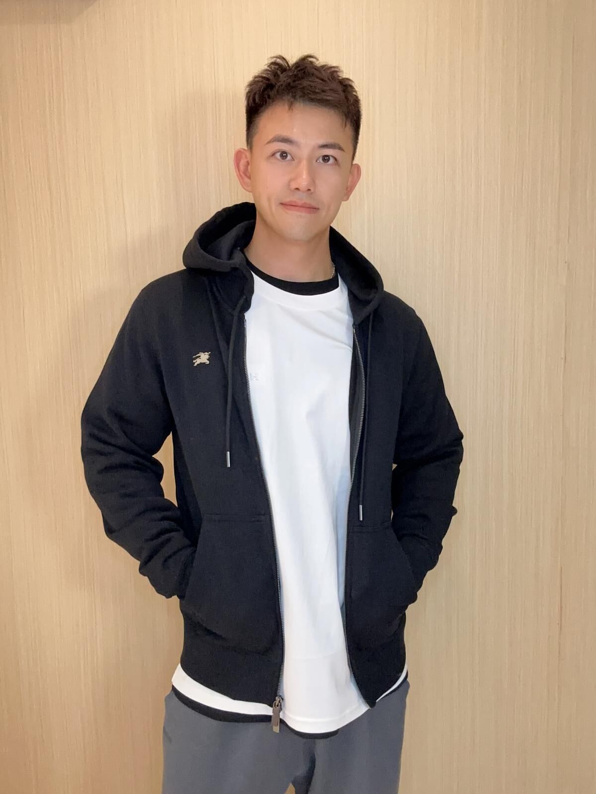 BBR 背後金色戰馬logo 有帽拉鍊外套 男女同款