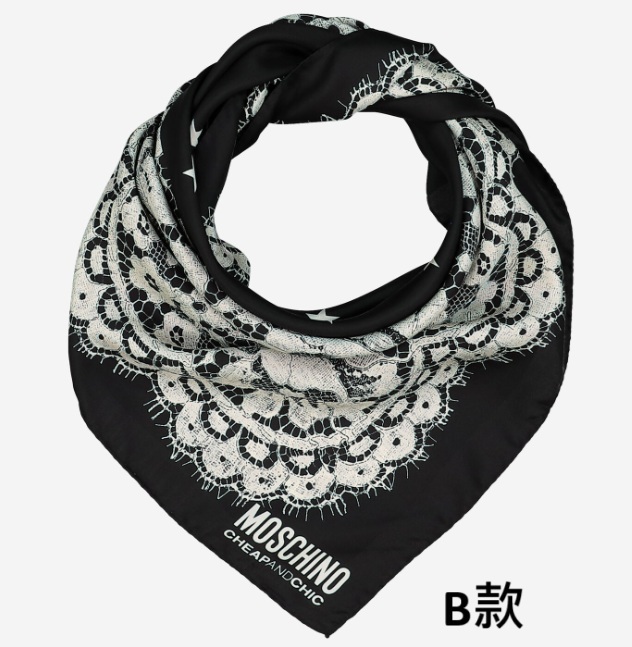 Moschino 絲巾,清貨貨品,不設退換 - 特價款 90 X 90CM