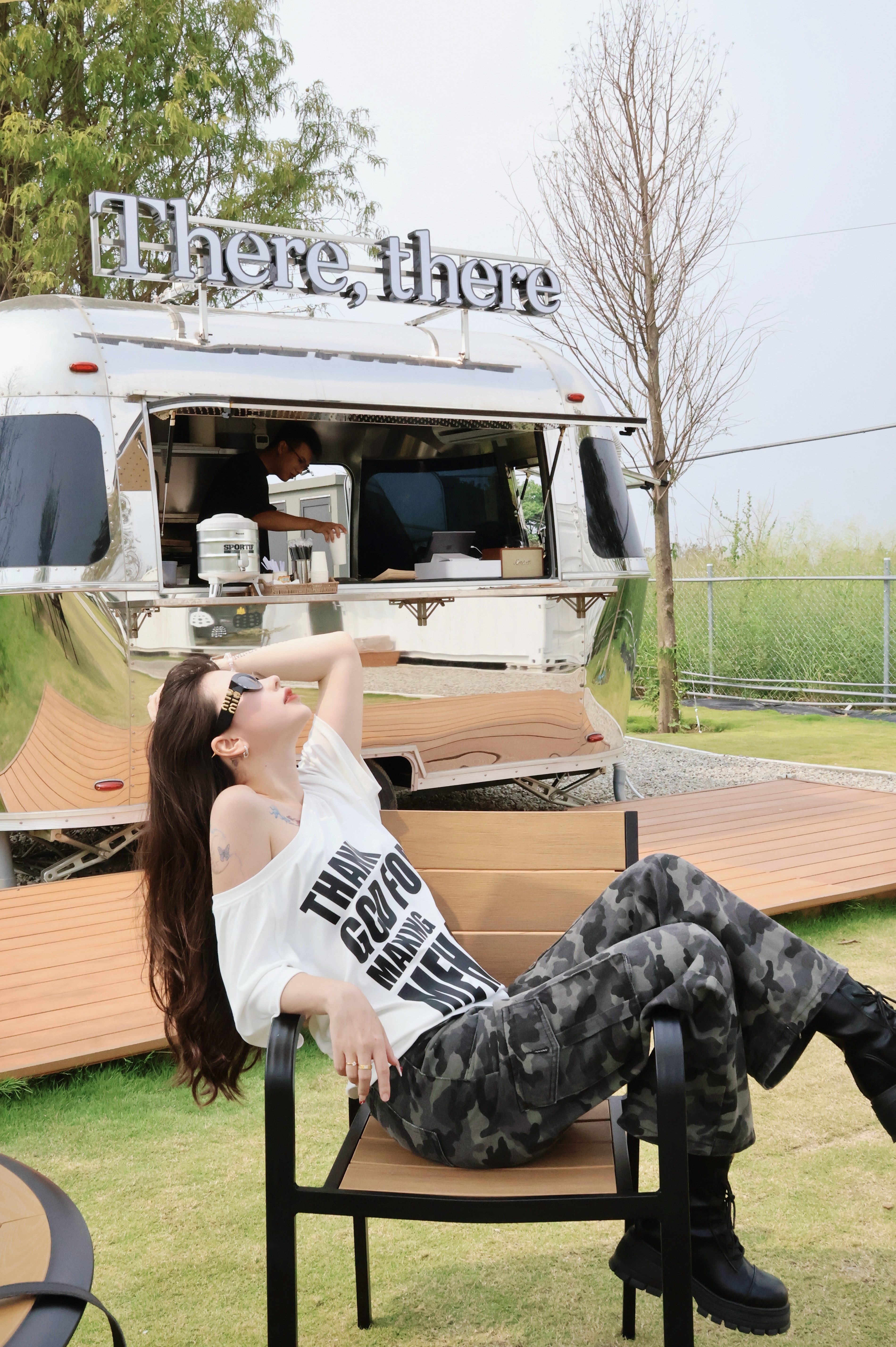 小辣妹斜肩字母衣🇺🇸