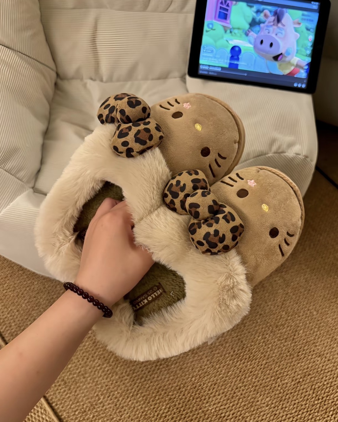 <正版授權✨>三麗鷗 Hello Kitty 豹紋 蝴蝶結 保暖 室內 毛絨拖 3色