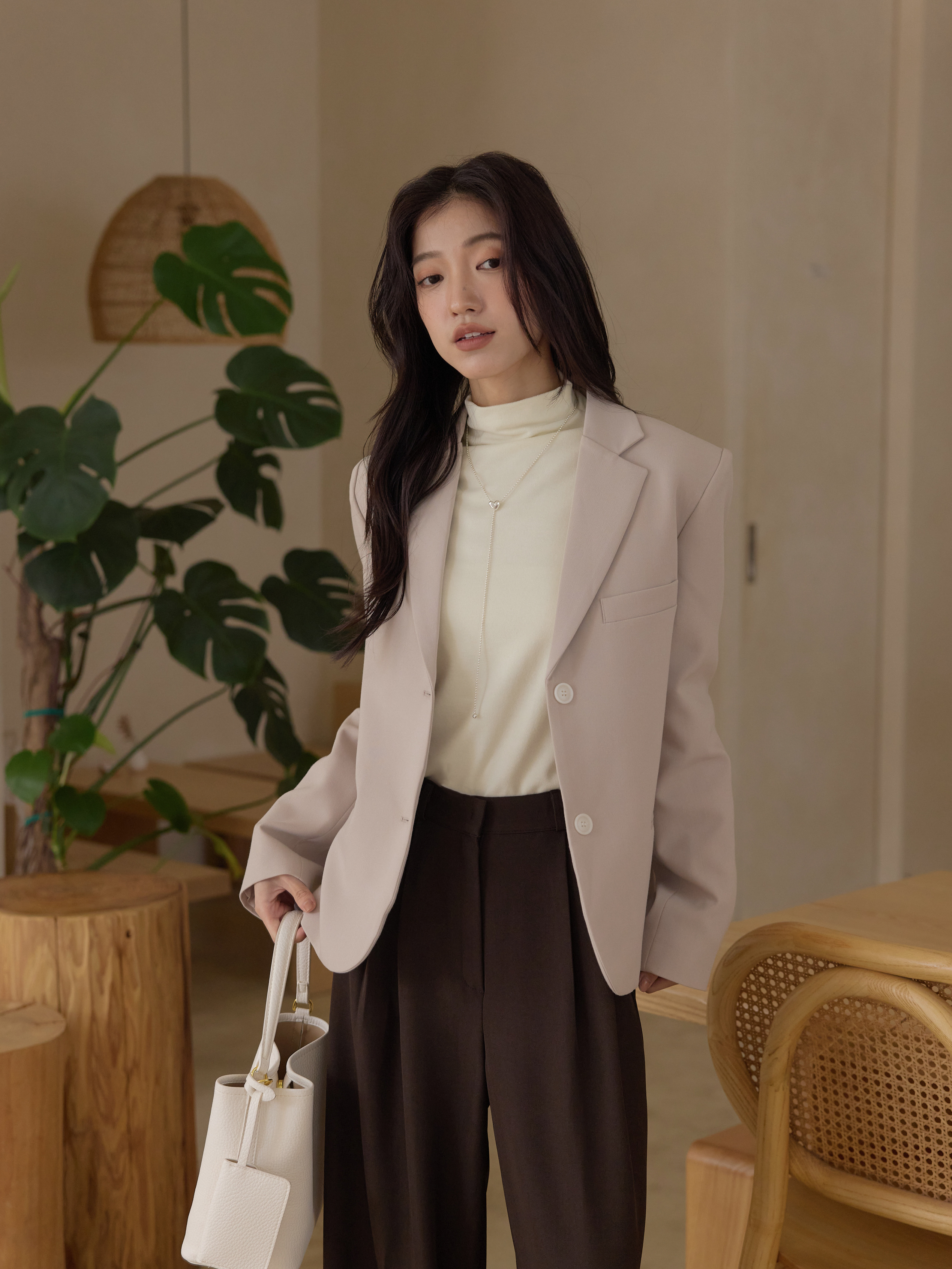 小個友善 氣質挺料排釦西外