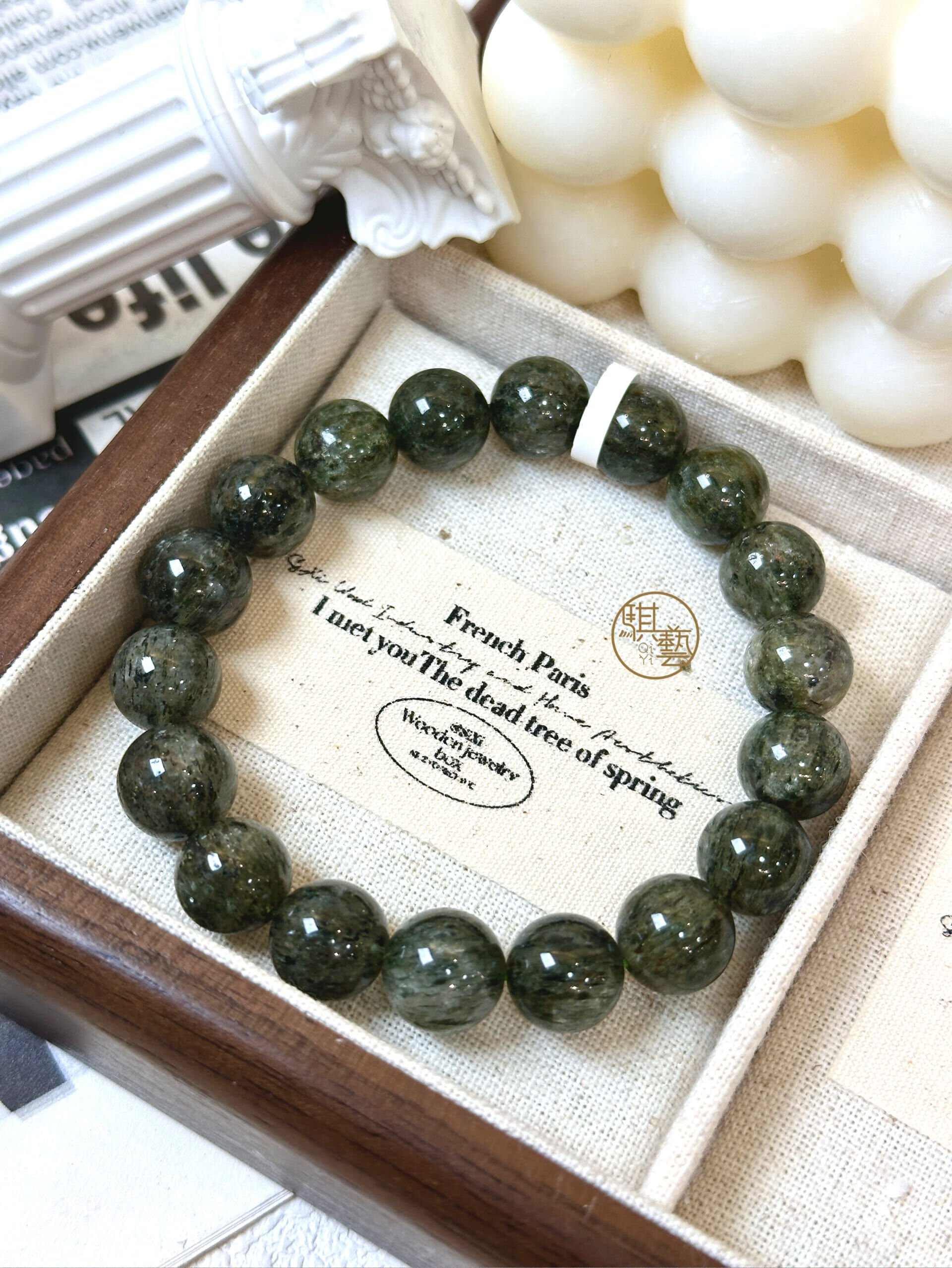 綠幽共生雲母兔毛手串｜聚財穩氣・靜心平衡之石